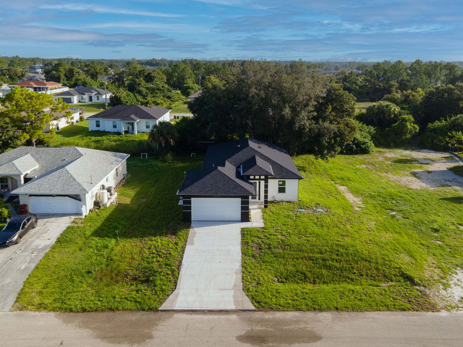 Mamba Construction completed project - modern home in Southwest Florida showing clean architectural lines and quality craftsmanship