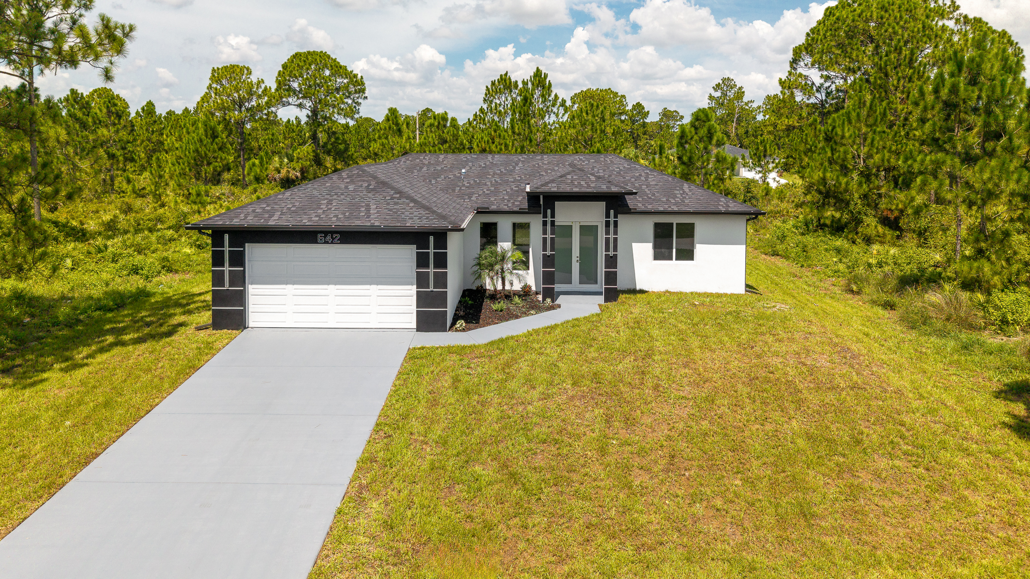 Premium modern home construction in Southwest Florida showcasing Mamba Construction's quality craftsmanship