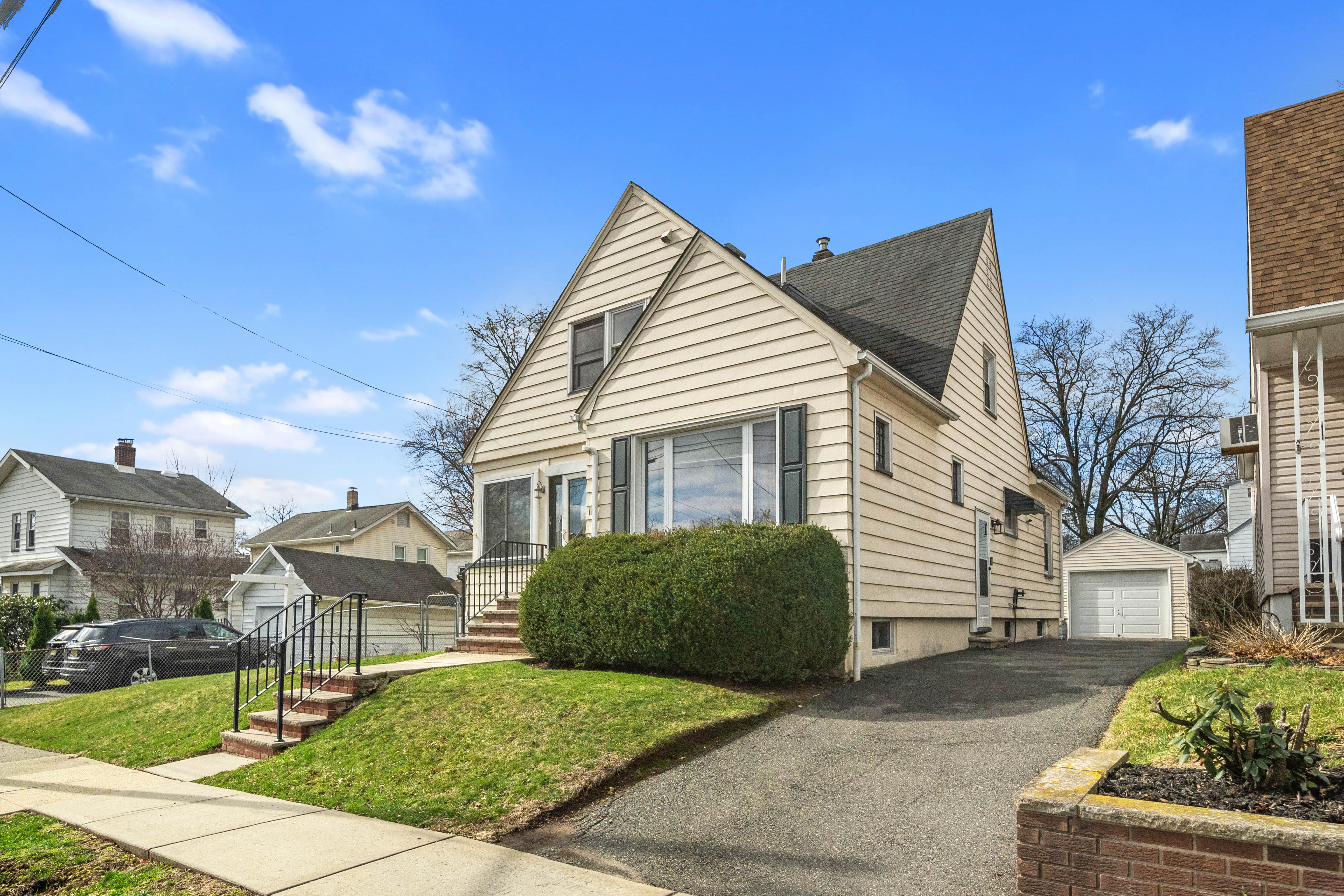 Yantacaw Cape Cod exterior