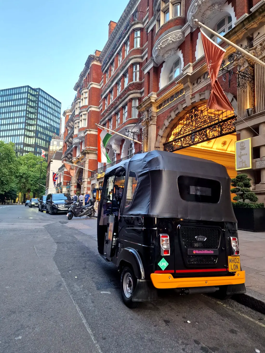 Mumbai street art rickshaw (tuk tuk)
