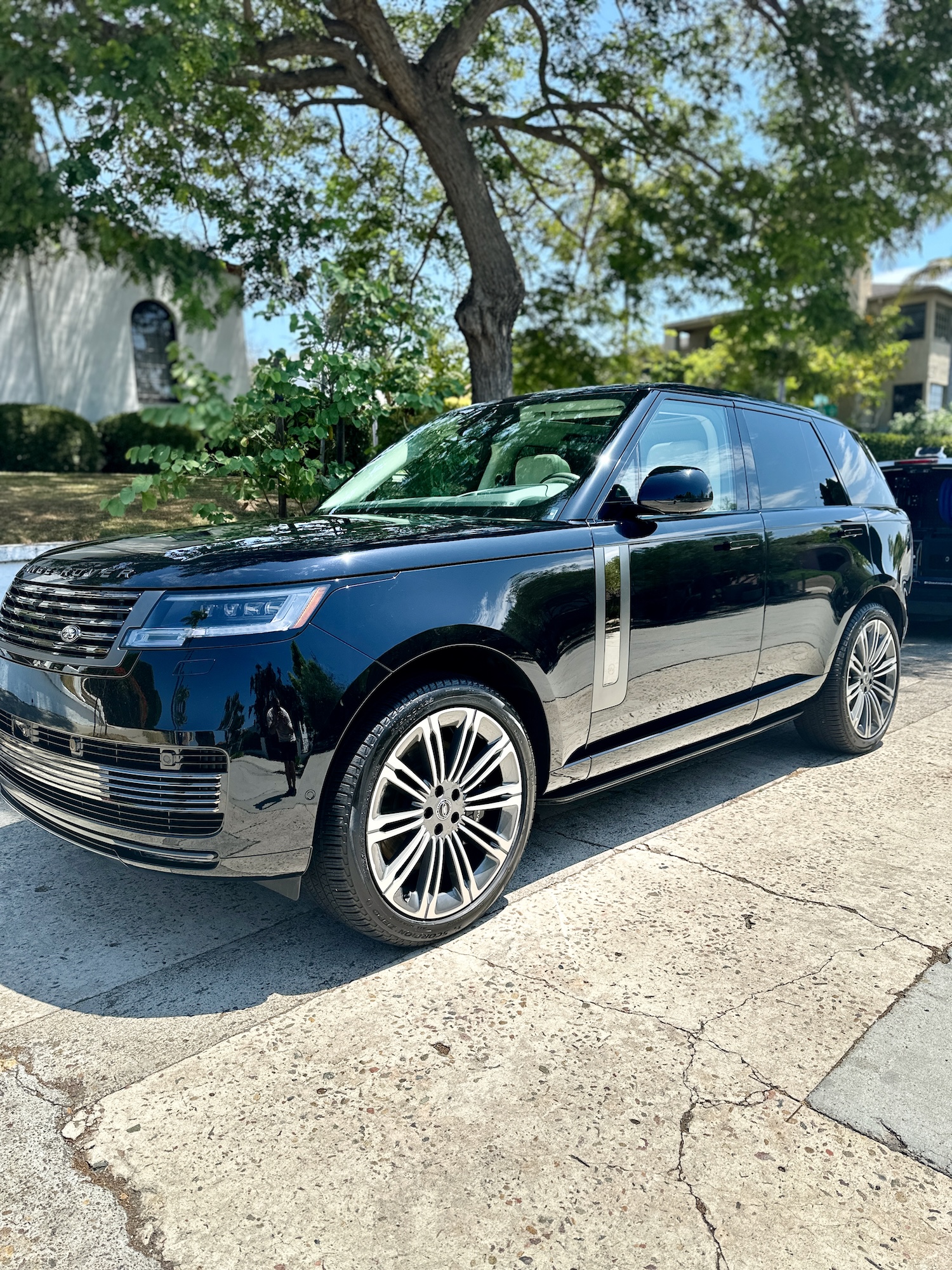 Luxury Range Rover freshly detailed with a brilliant shine, courtesy of Elevate SD’s high-end mobile exterior detailing services.