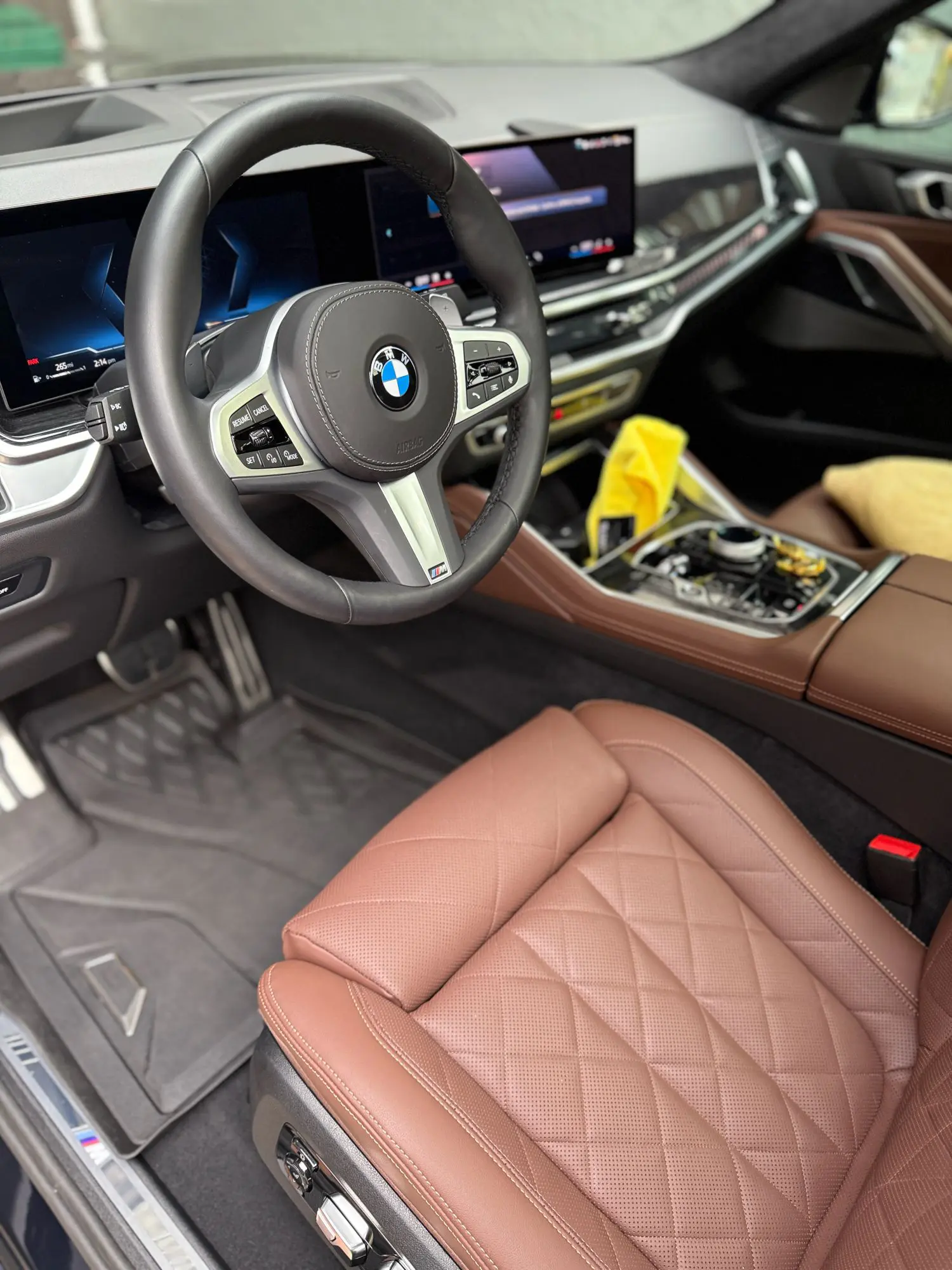 Clean interior of an Acura with leather seats and detailed dashboard after a professional auto detailing service.