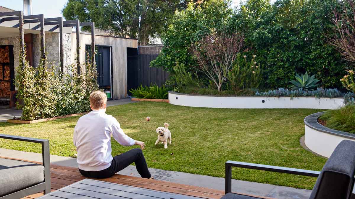 “Darwin real estate agent helping homeowner sell property”