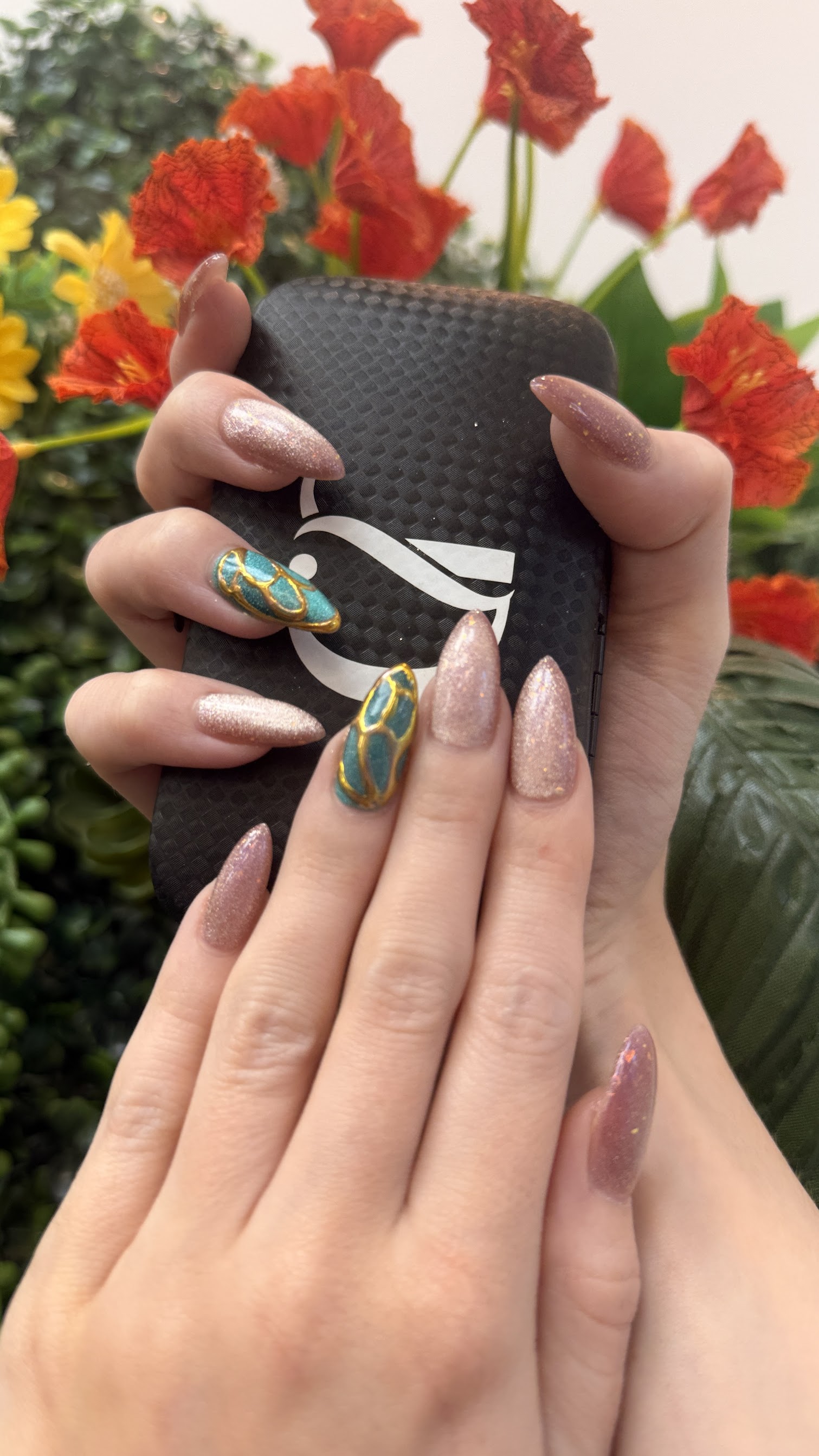 Polished nail design