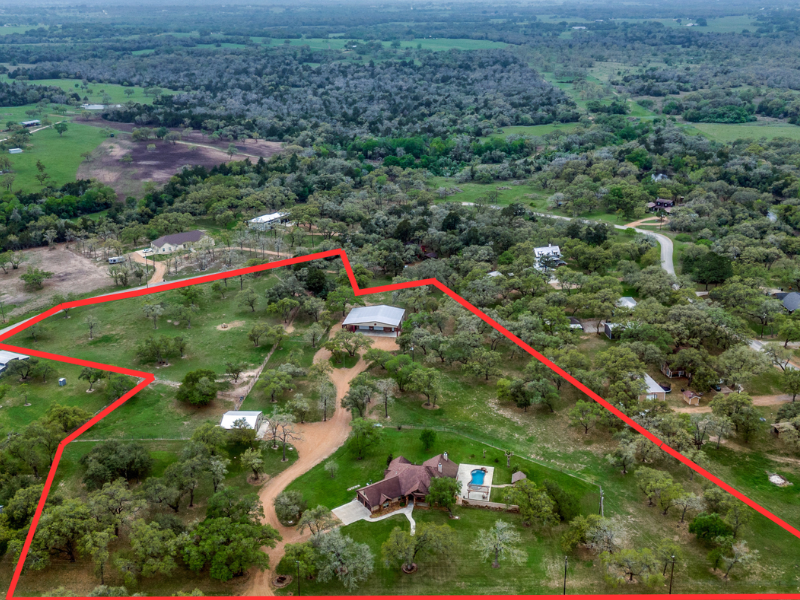 Ten-acre horse property in Yoakum, Texas, sold for $975,000