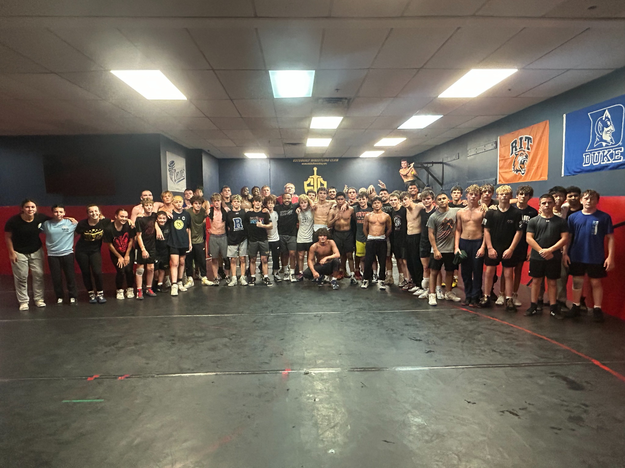 High school wrestlers training together in the Este Built gym