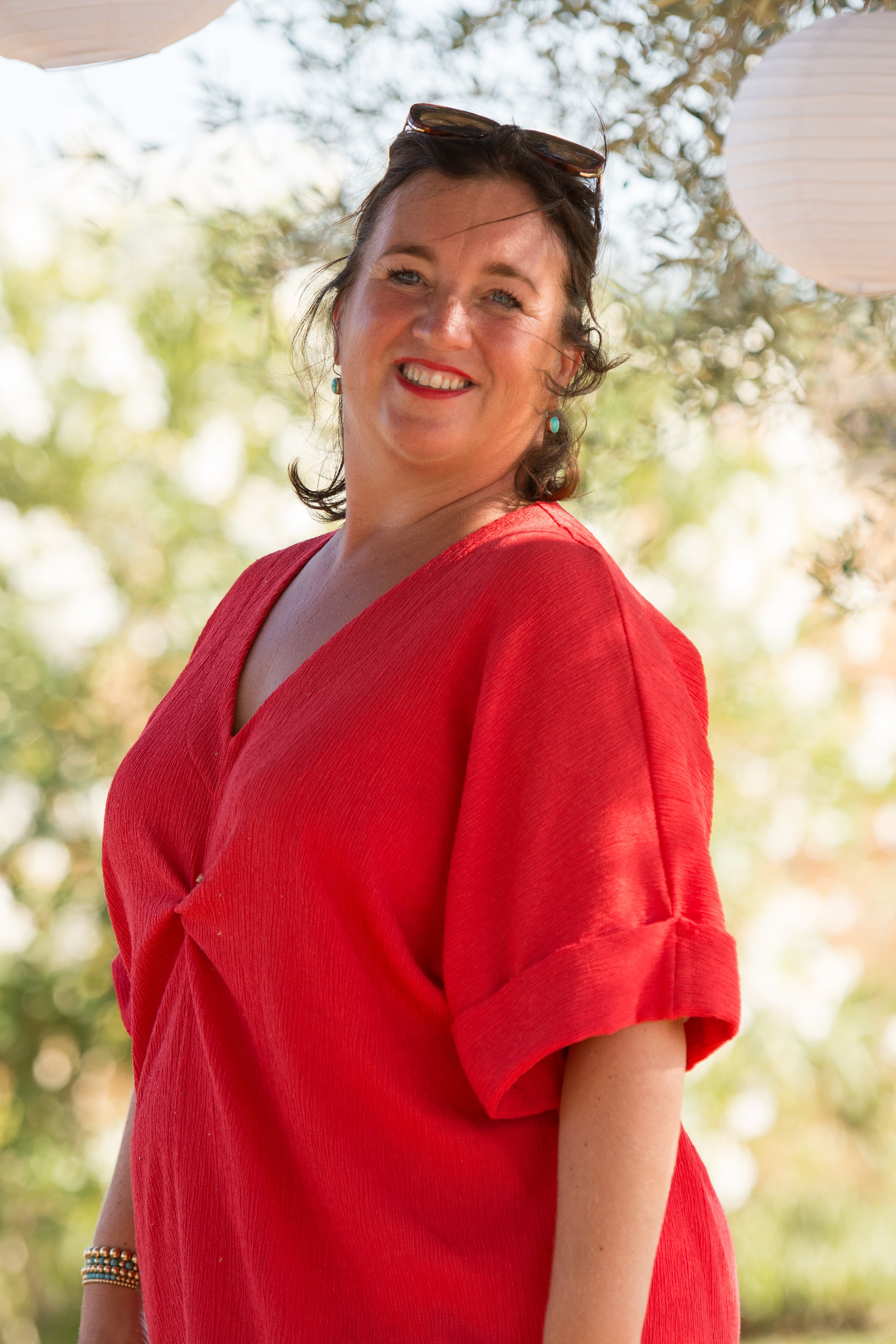 Portret van Esther aan tafel