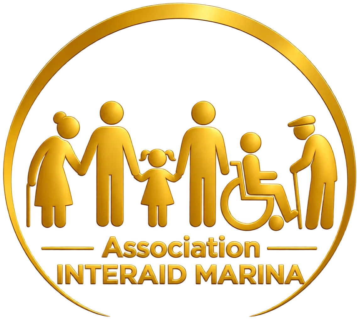 Un logo doré pour « Association INTERAID MARINA » représentant des silhouettes de personnes de différents âges et une personne en fauteuil roulant : une personne âgée, un adulte, un enfant et une personne en fauteuil roulant.