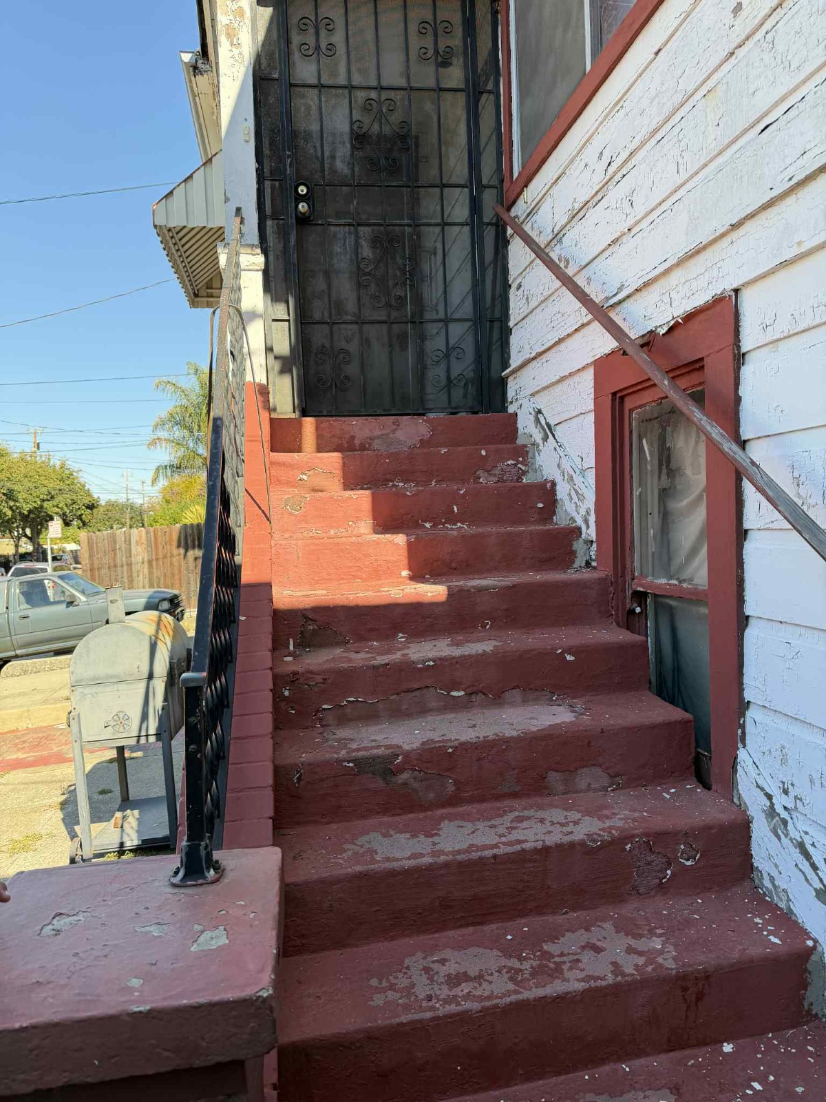 Distressed California home with peeling paint and structural wear purchased as-is by Astra Home Buyer