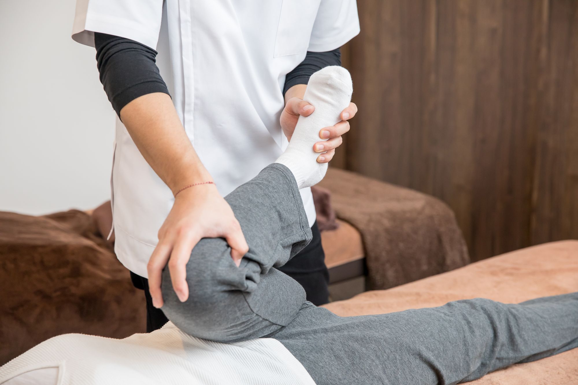 Sports injury chiropractic treatment for athletes
