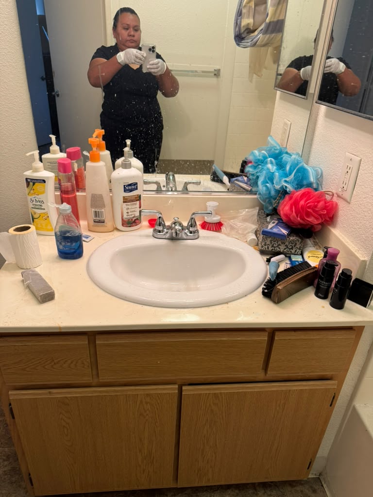 Washbasin before cleaning