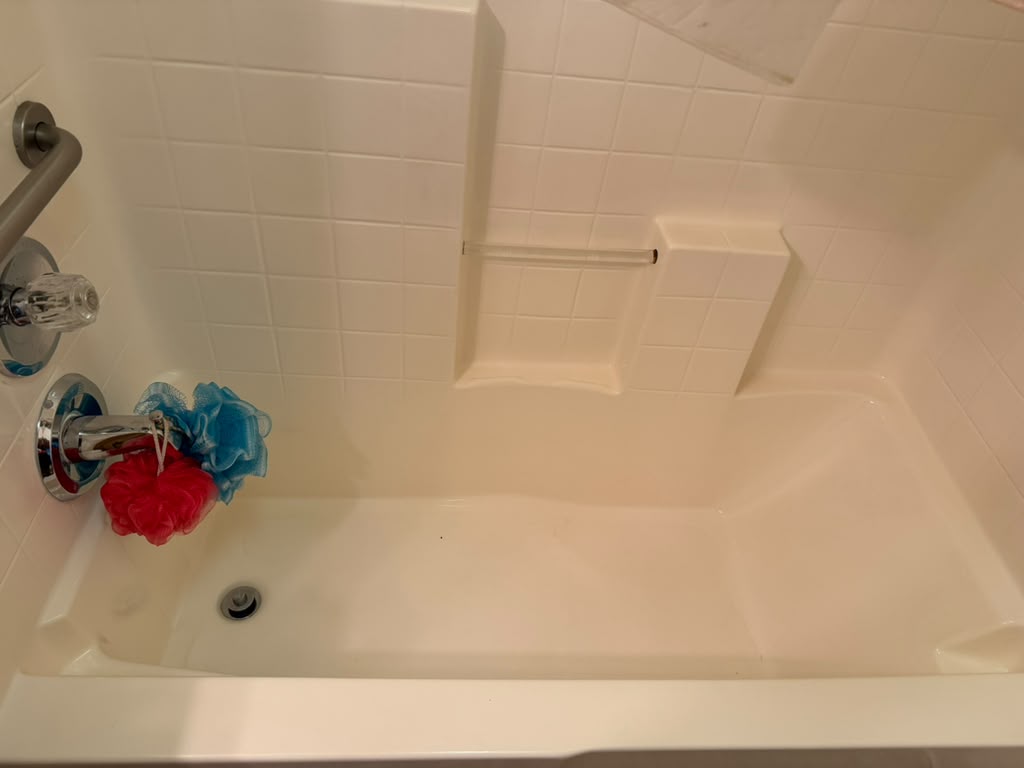 Bathtub after cleaning