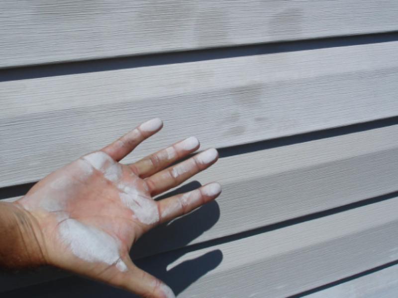 Faded vinyl siding before Renueit treatment