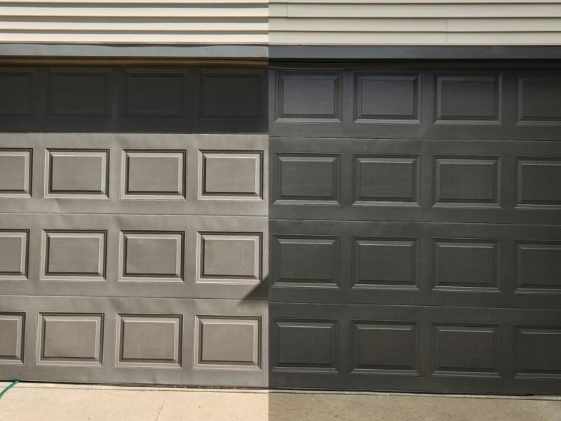 Garage door before and after Renueit treatment