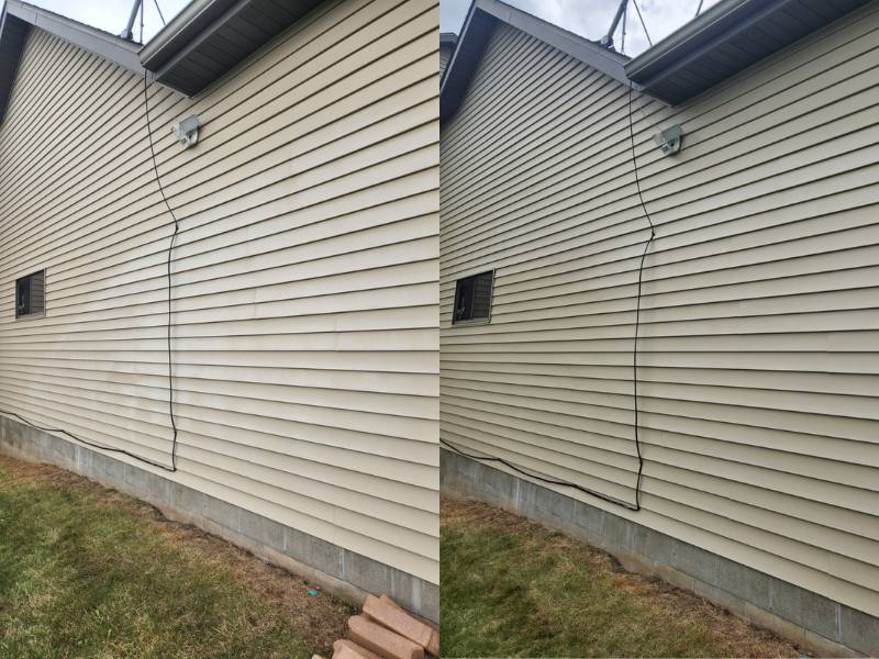 Blue house vinyl siding after Renueit