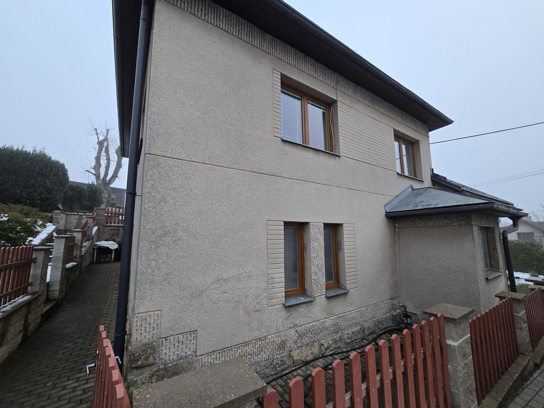 Nová fasáda rodinného domu – Loučky – před