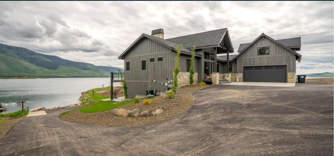 The lakefront house on Henry's Lake