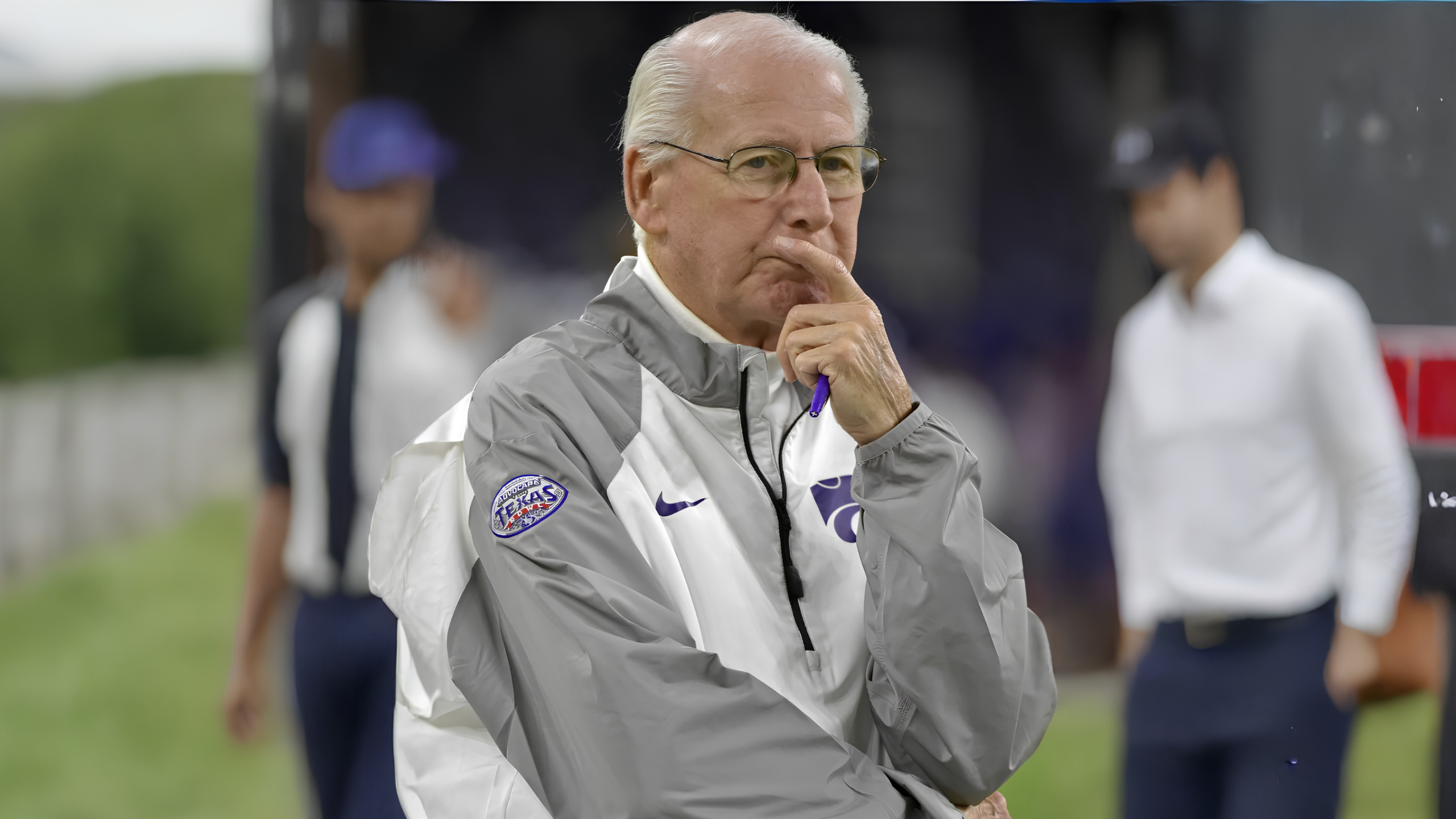Bill Snyder coaching Kansas State football