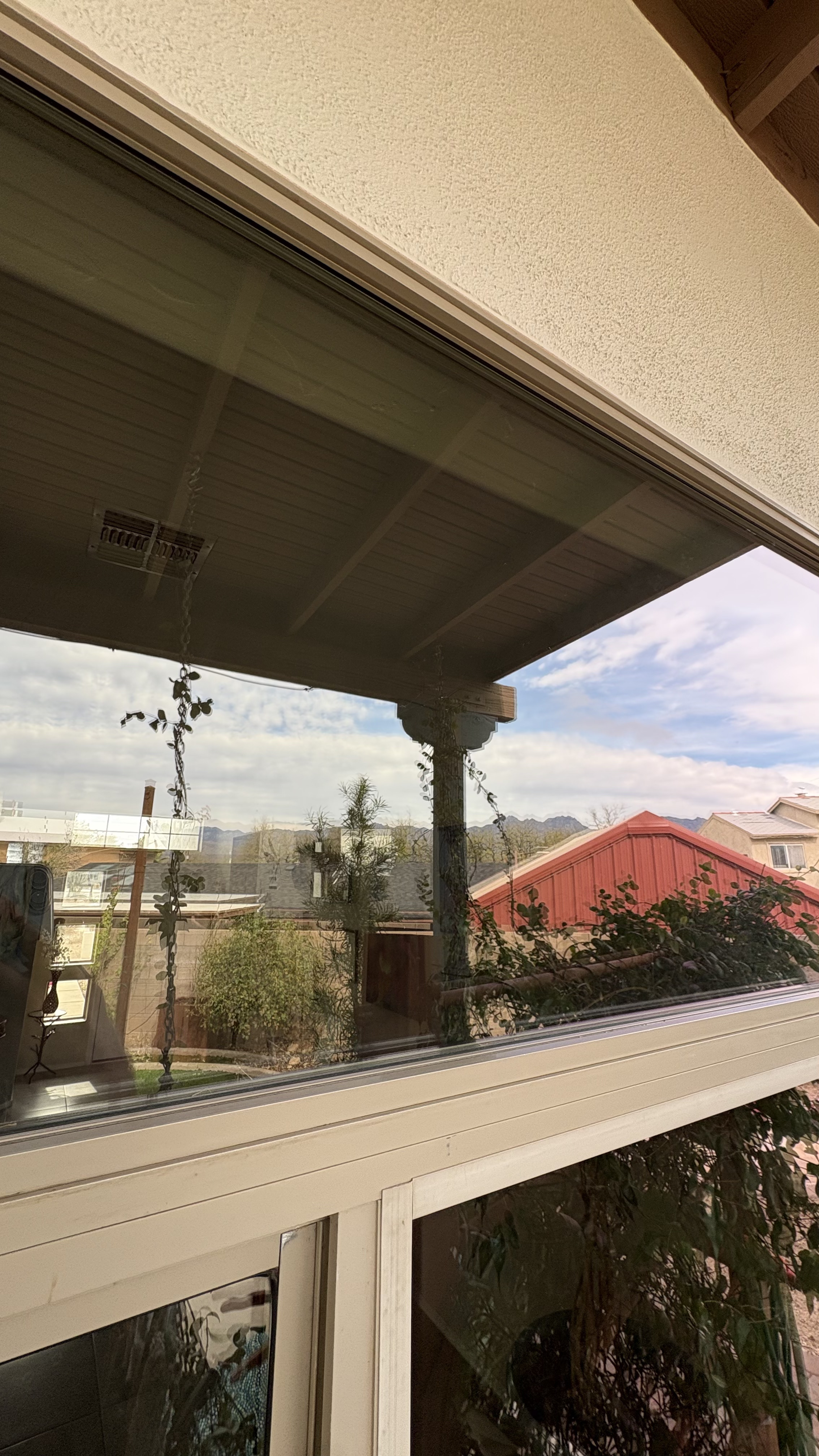 clean streak free exterior window after professional window cleaning service in Tucson AZ