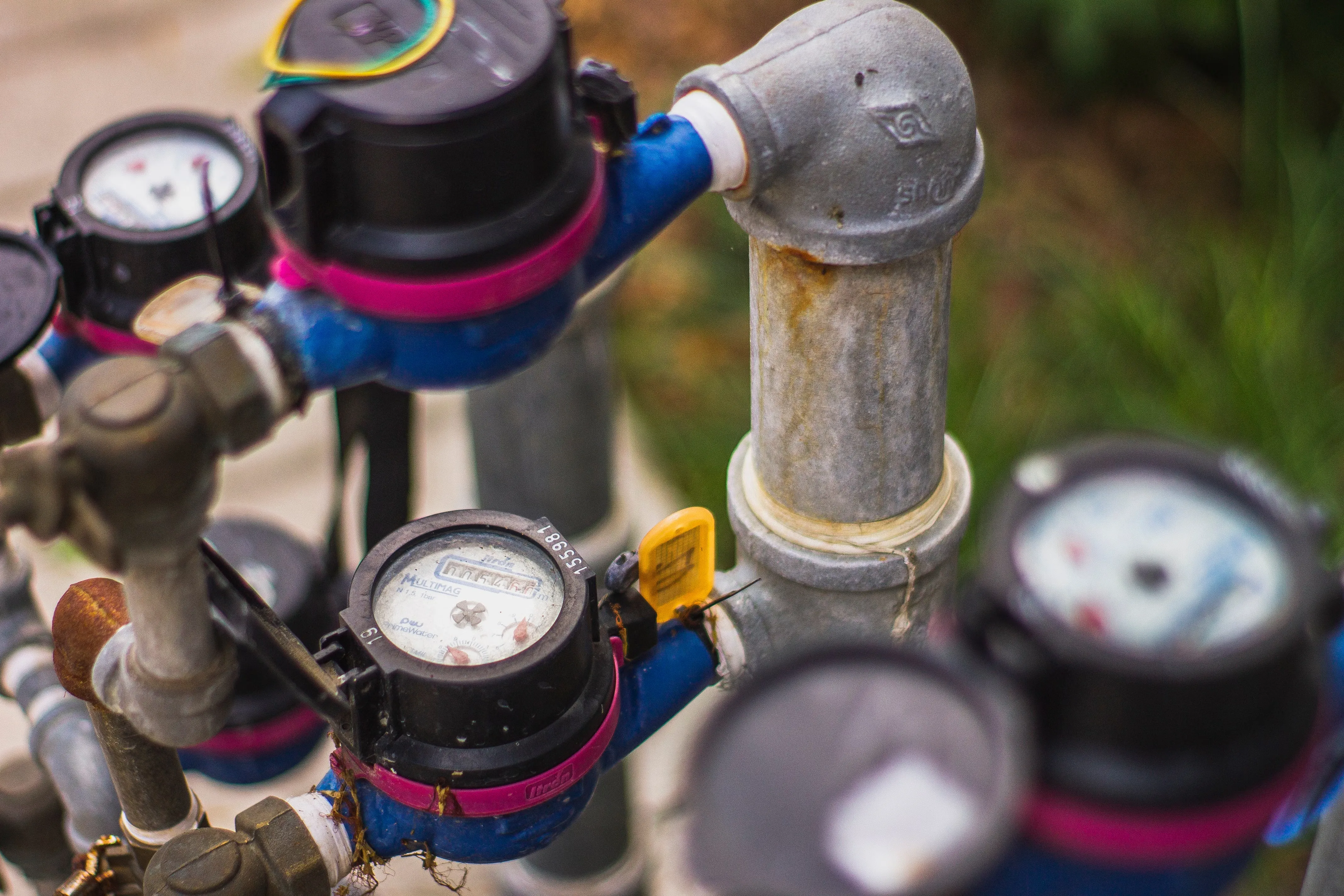 Water pressure gauges and pipes