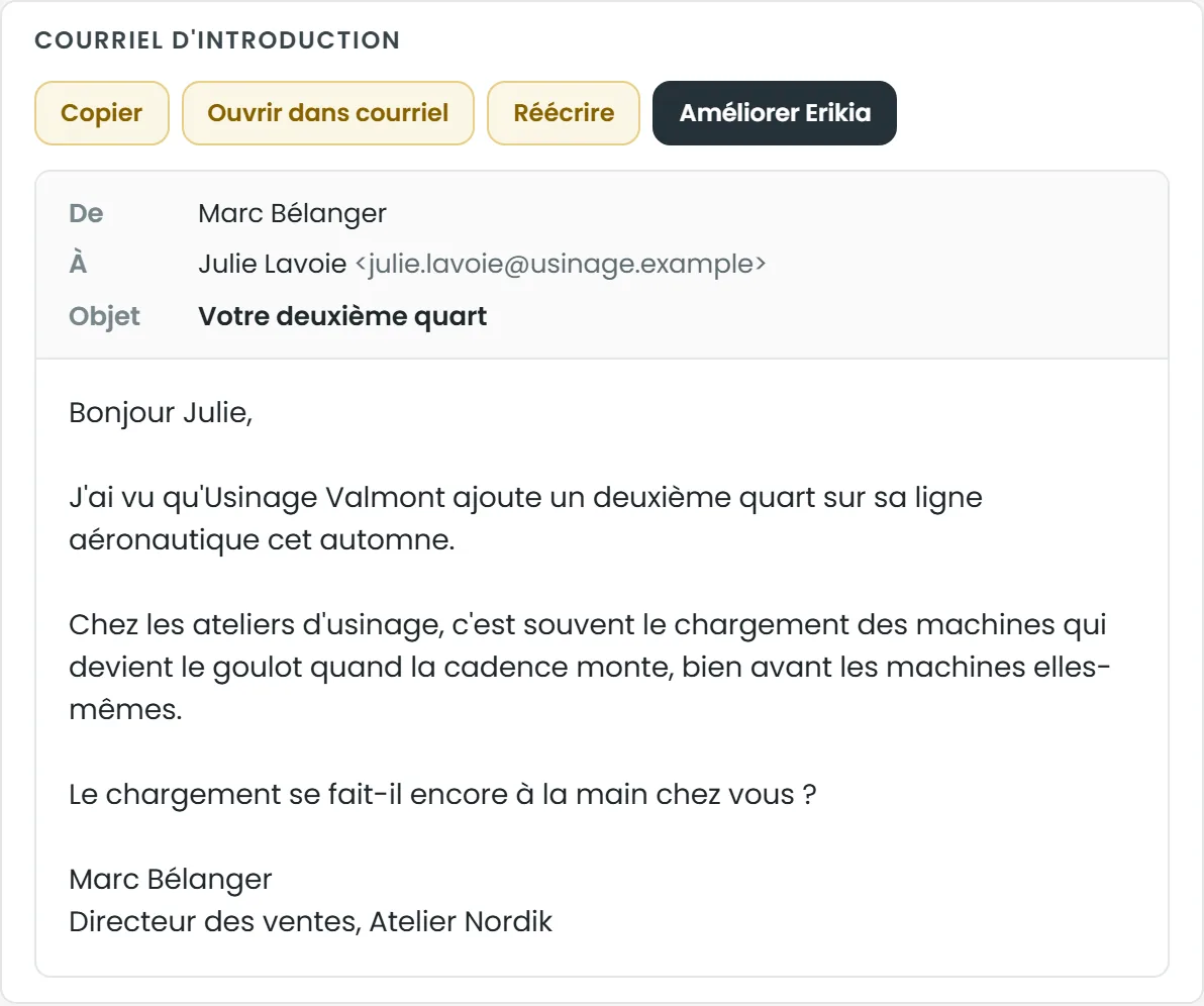Courriel d’introduction : « Bonjour Julie », une observation sur le deuxième quart de son usine, puis la question « Le chargement se fait-il encore à la main chez vous ? ».