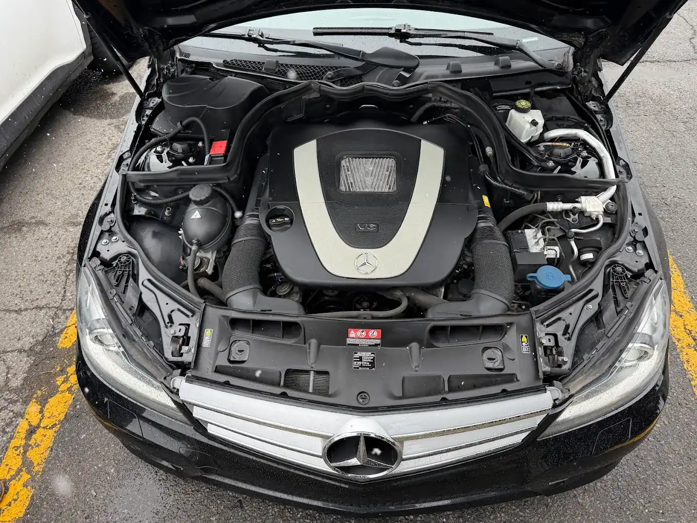 Licensed mechanic performing an oil change in Montreal and the West Island