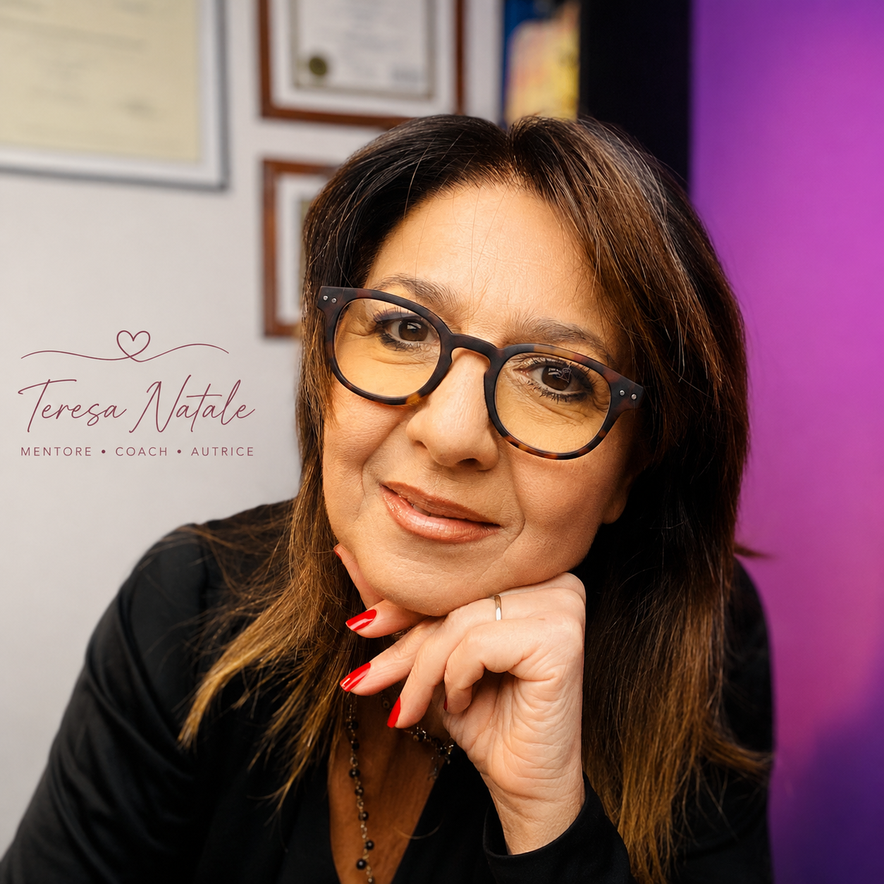 Teresa Natale è mentore, coach e autrice specializzata nella crescita personale, nella consapevolezza emotiva e nelle dinamiche relazionali.
Attraverso il suo lavoro accompagna persone che desiderano uscire da schemi emotivi ripetitivi, ritrovare il proprio valore e costruire relazioni più sane e autentiche.

Nel suo blog condivide riflessioni profonde, strumenti pratici ed esperienze di vita per aiutare chi legge a comprendere meglio sé stesso, gestire le emozioni e tornare a vivere con maggiore equilibrio, presenza e autenticità.