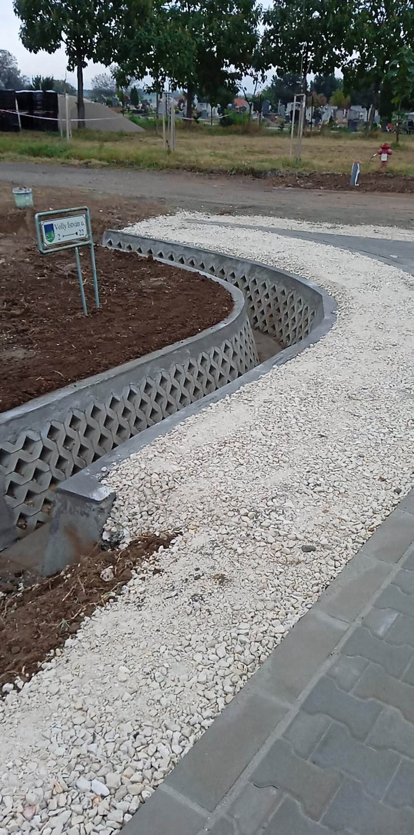 Precíz szegélykő illesztés
