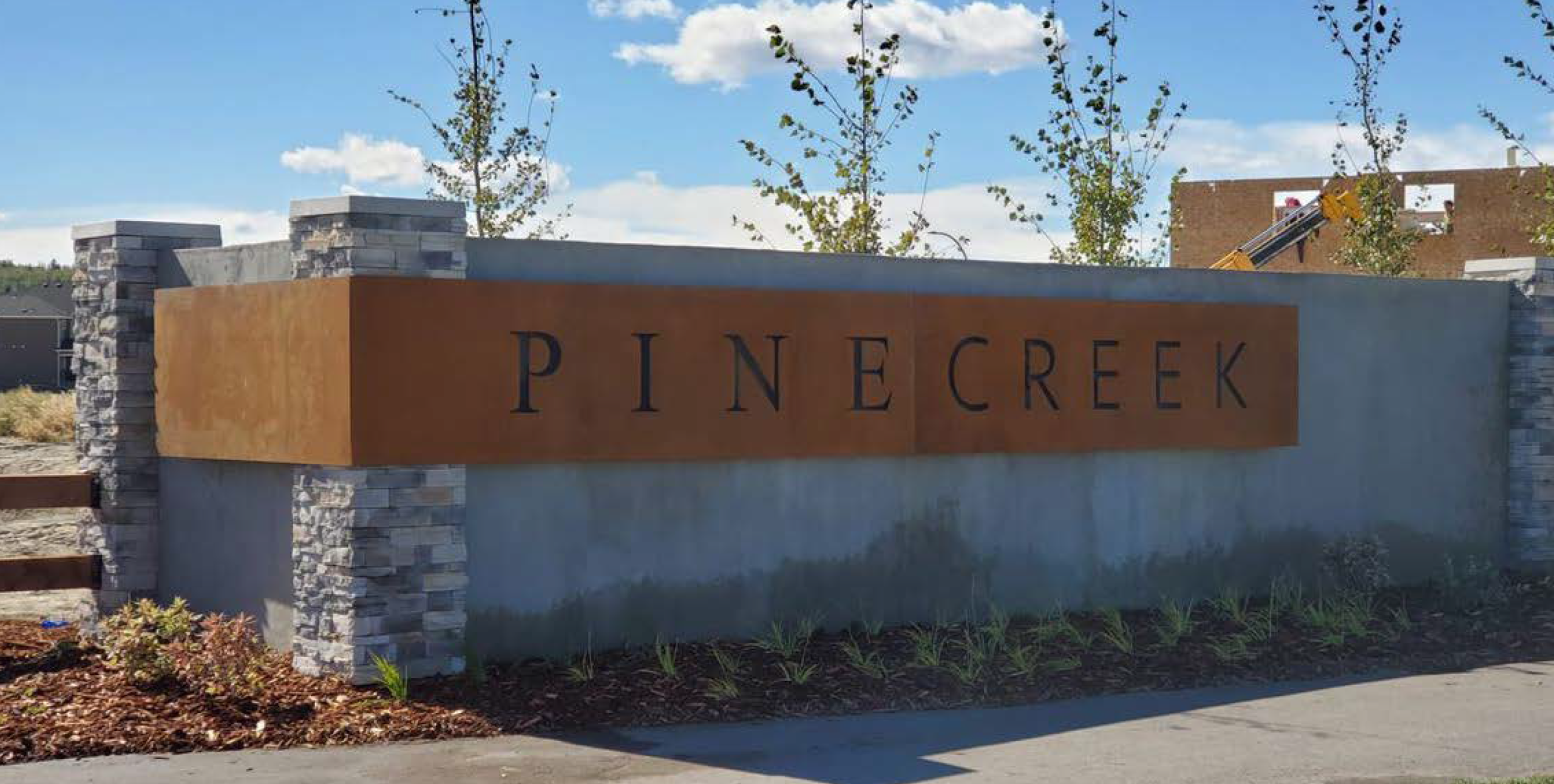 Project signage and entry experience at Bellarossa