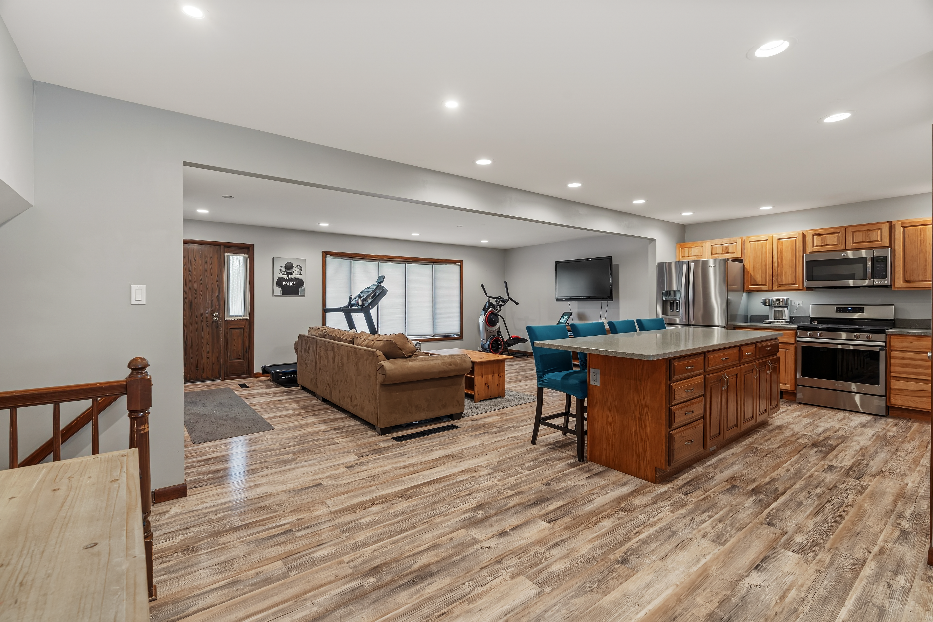 506 Heather Ln main level living space