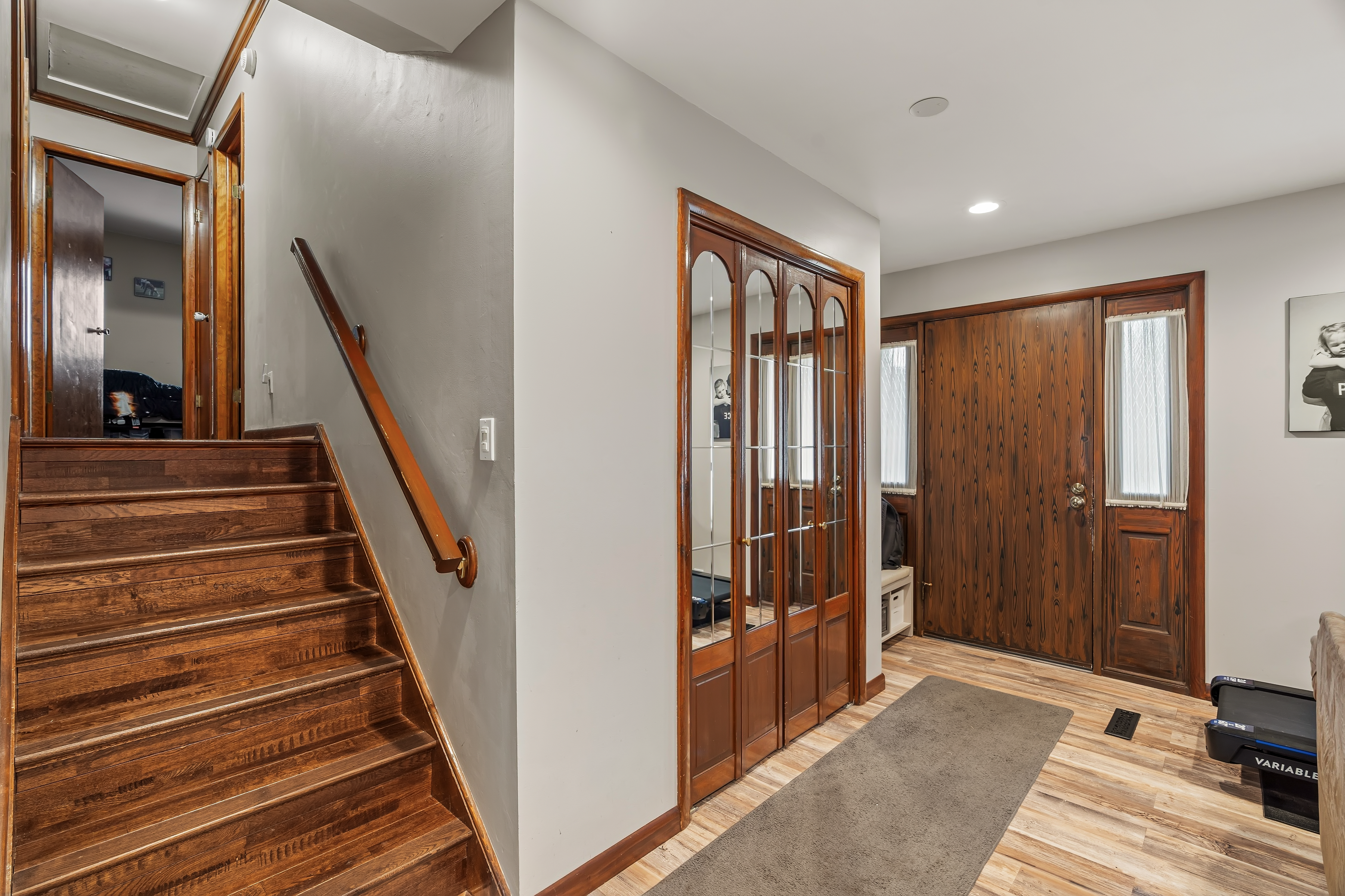 506 Heather Ln entry foyer