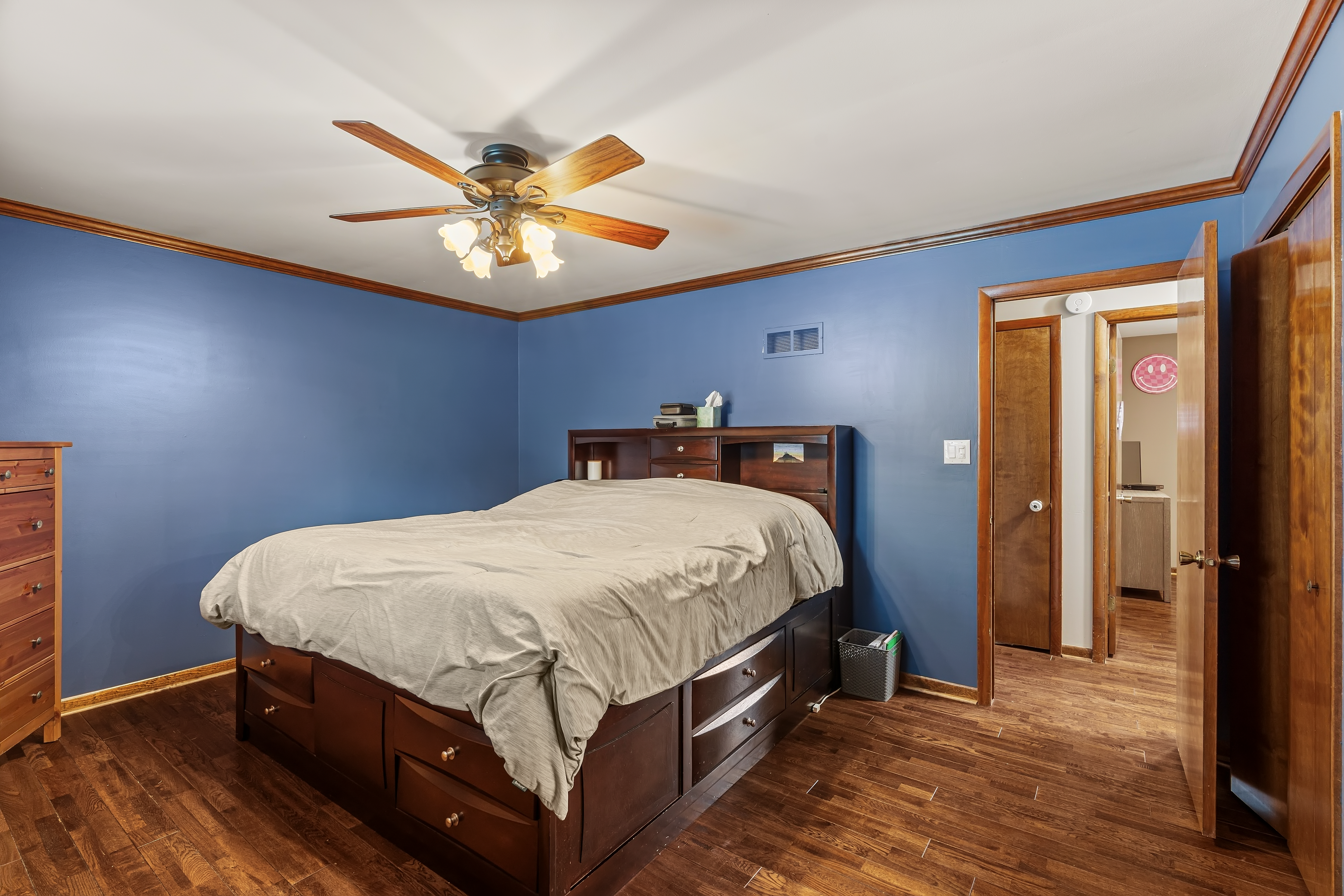 506 Heather Ln primary bedroom
