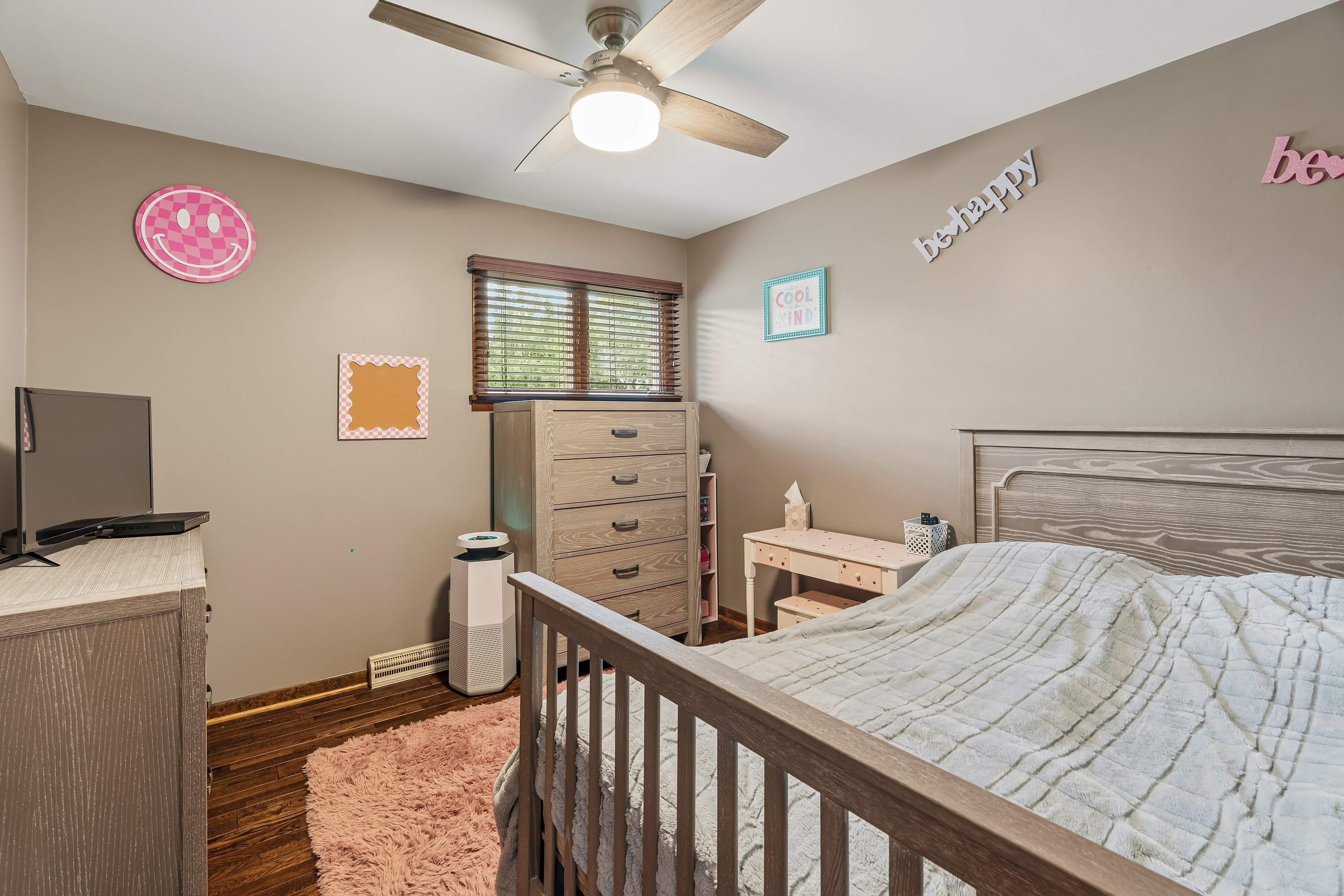 506 Heather Ln bedroom