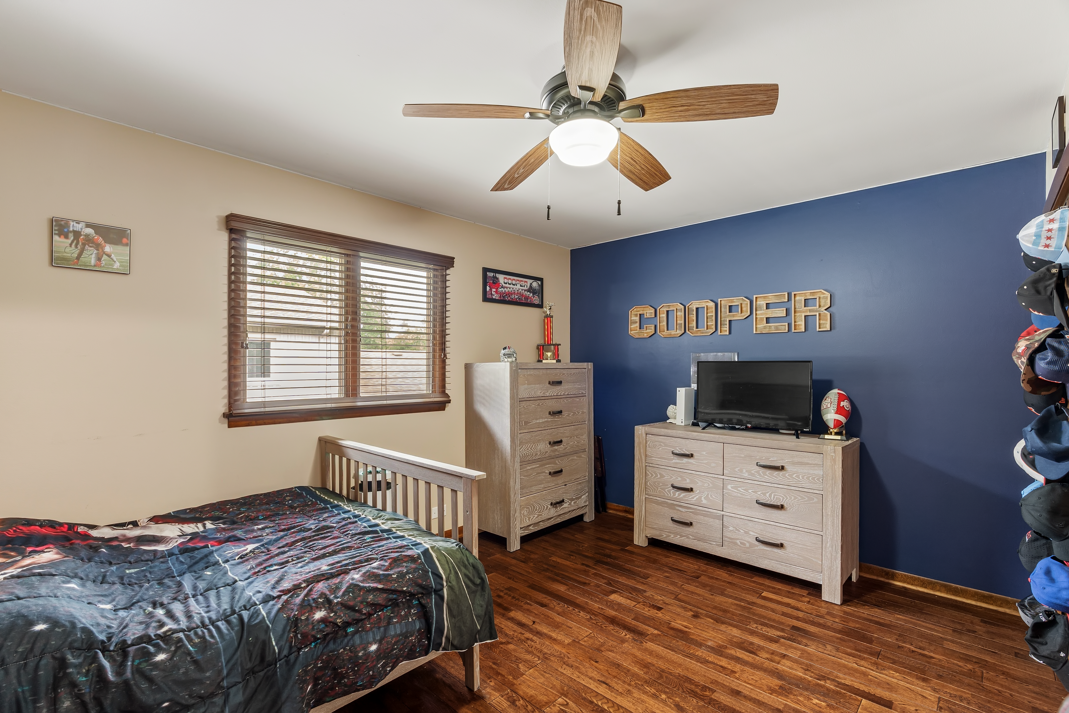 506 Heather Ln bedroom