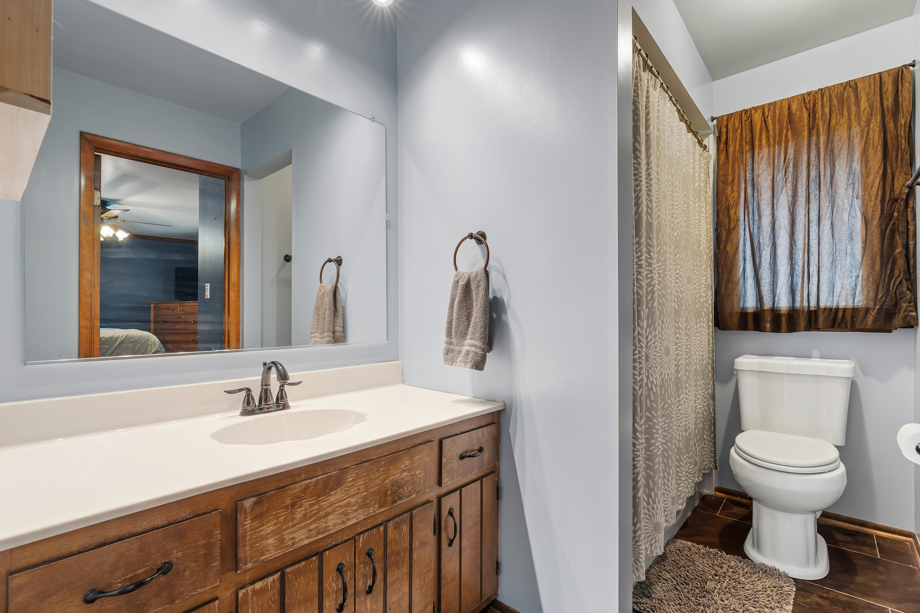 506 Heather Ln upper full bath