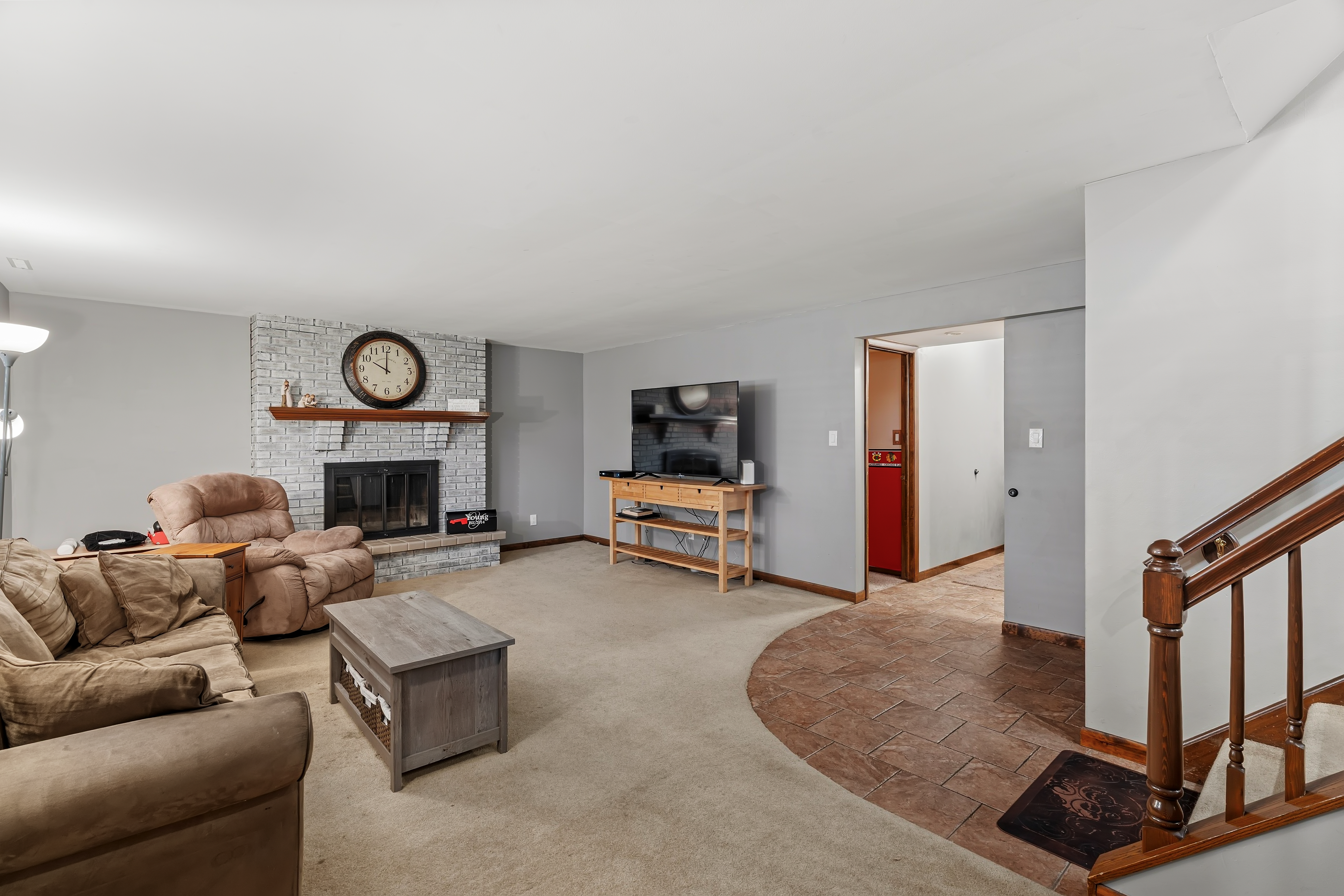 506 Heather Ln family room with gas fireplace