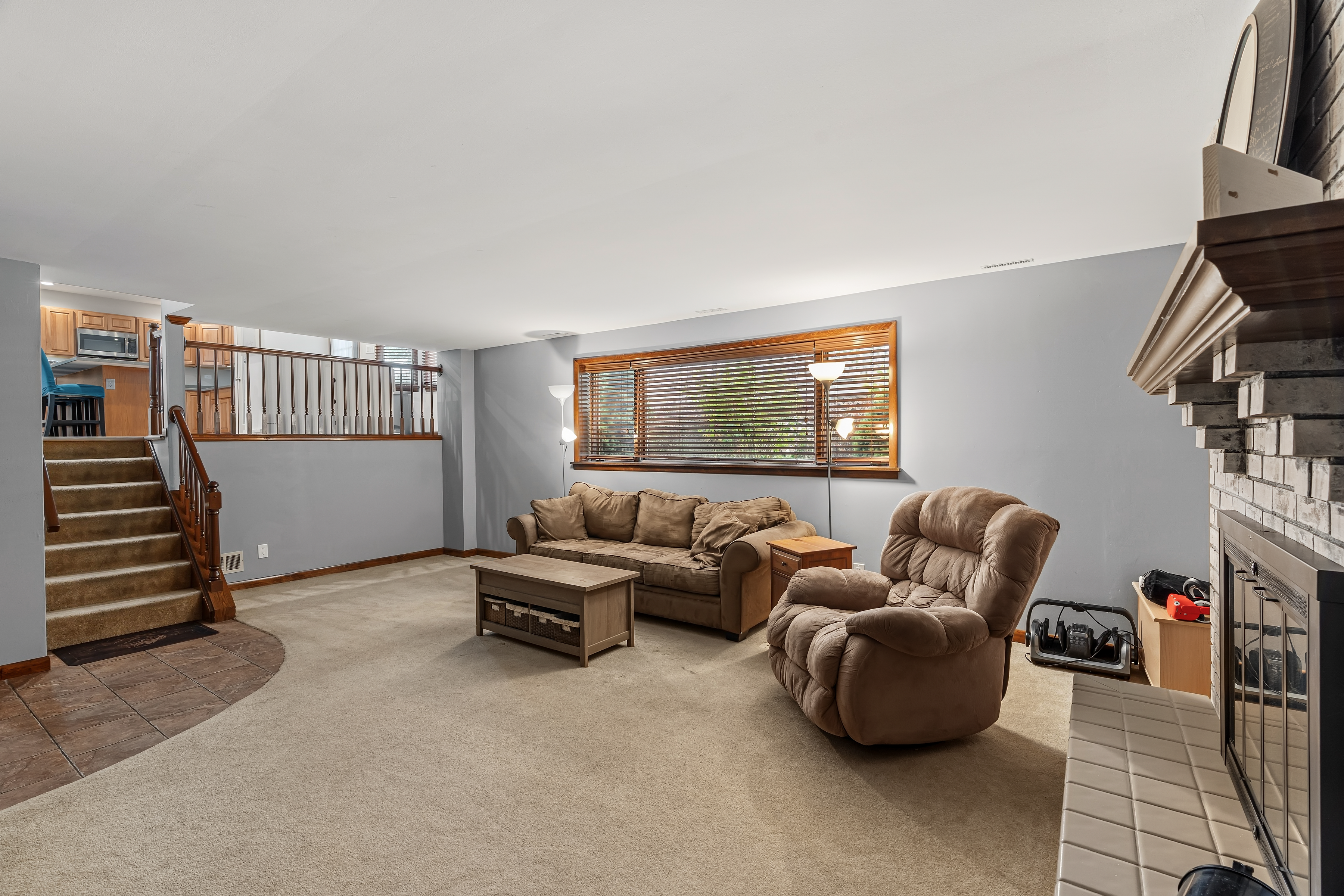 506 Heather Ln family room