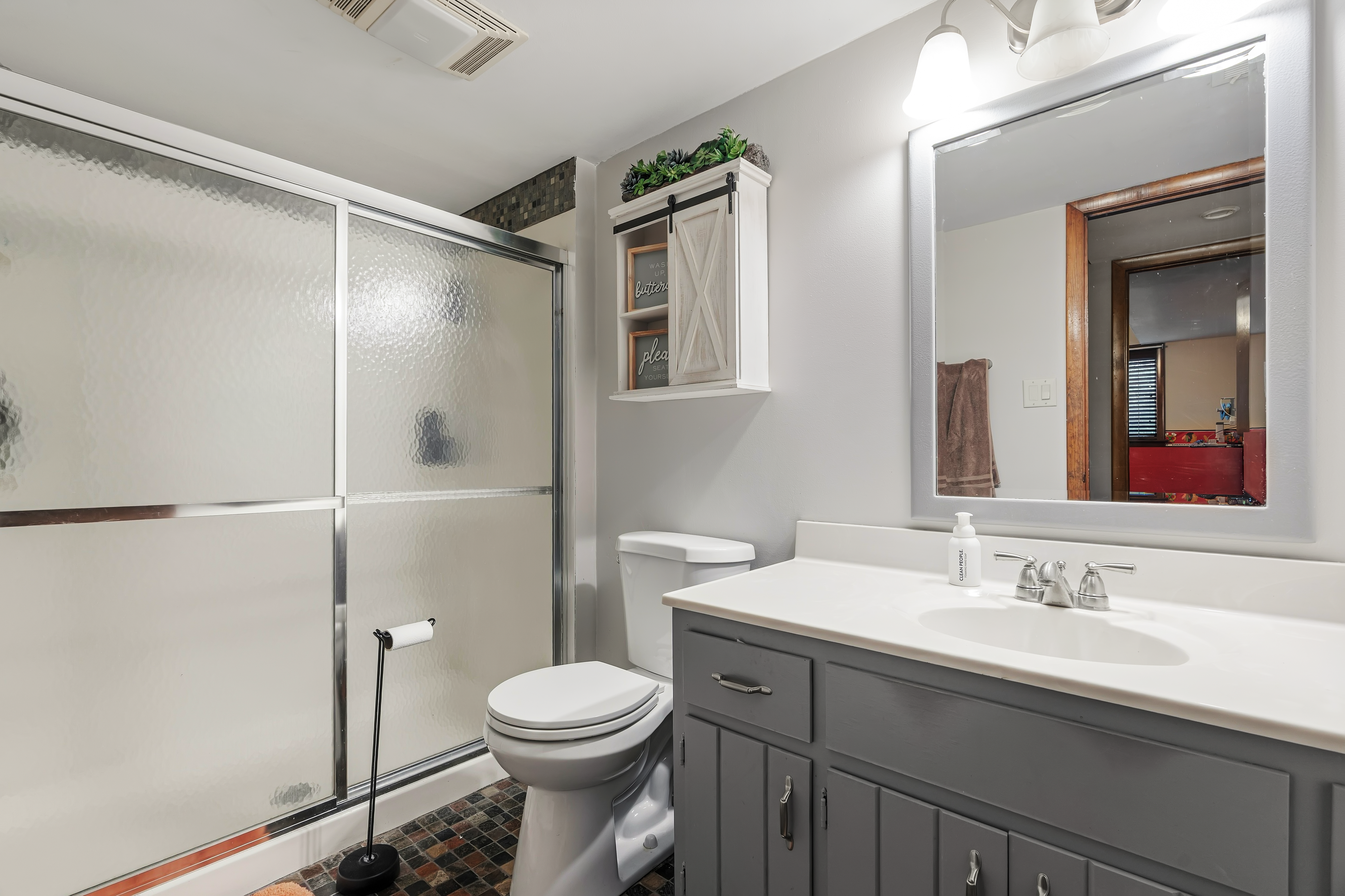 506 Heather Ln three-quarter bath