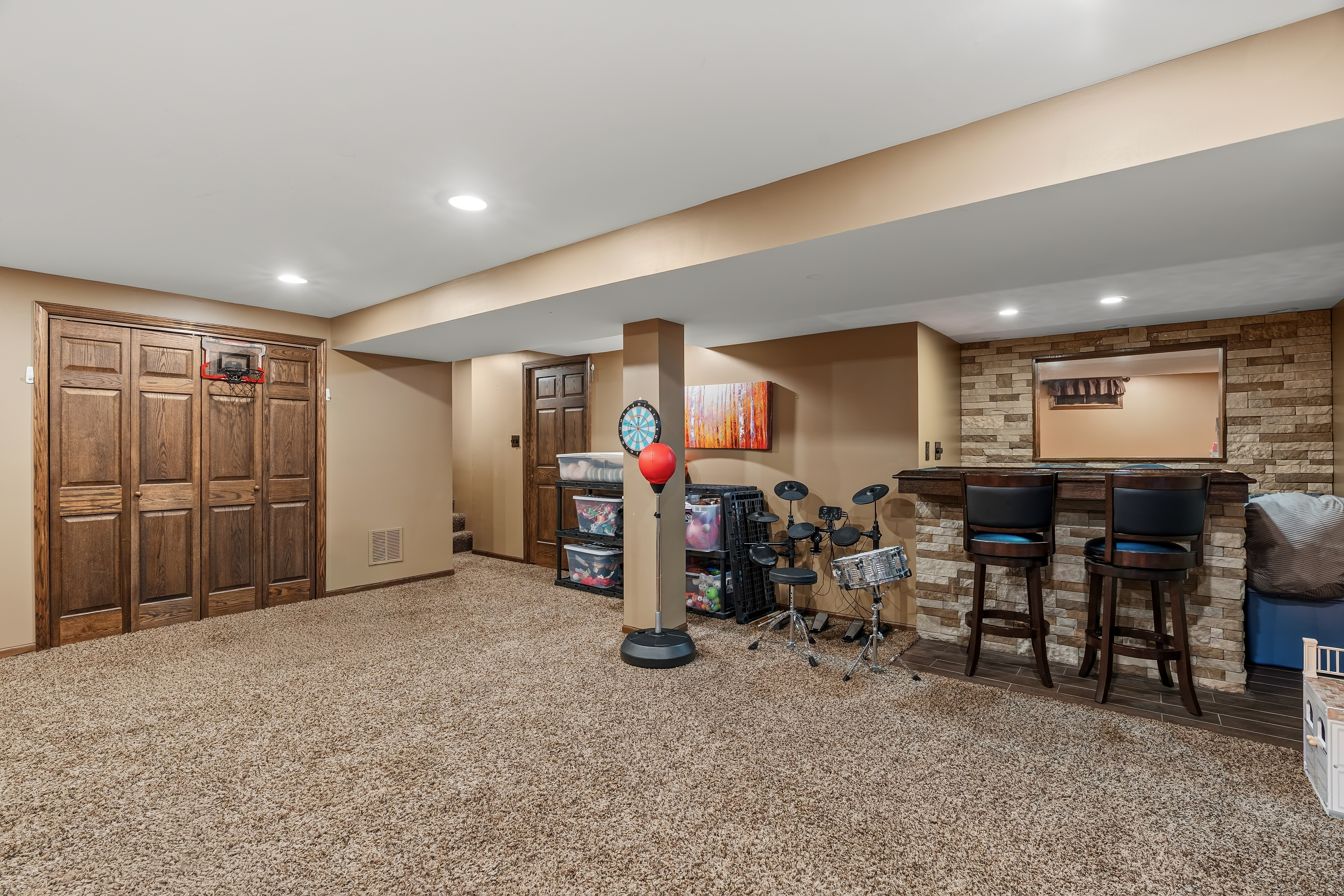 506 Heather Ln recreation room