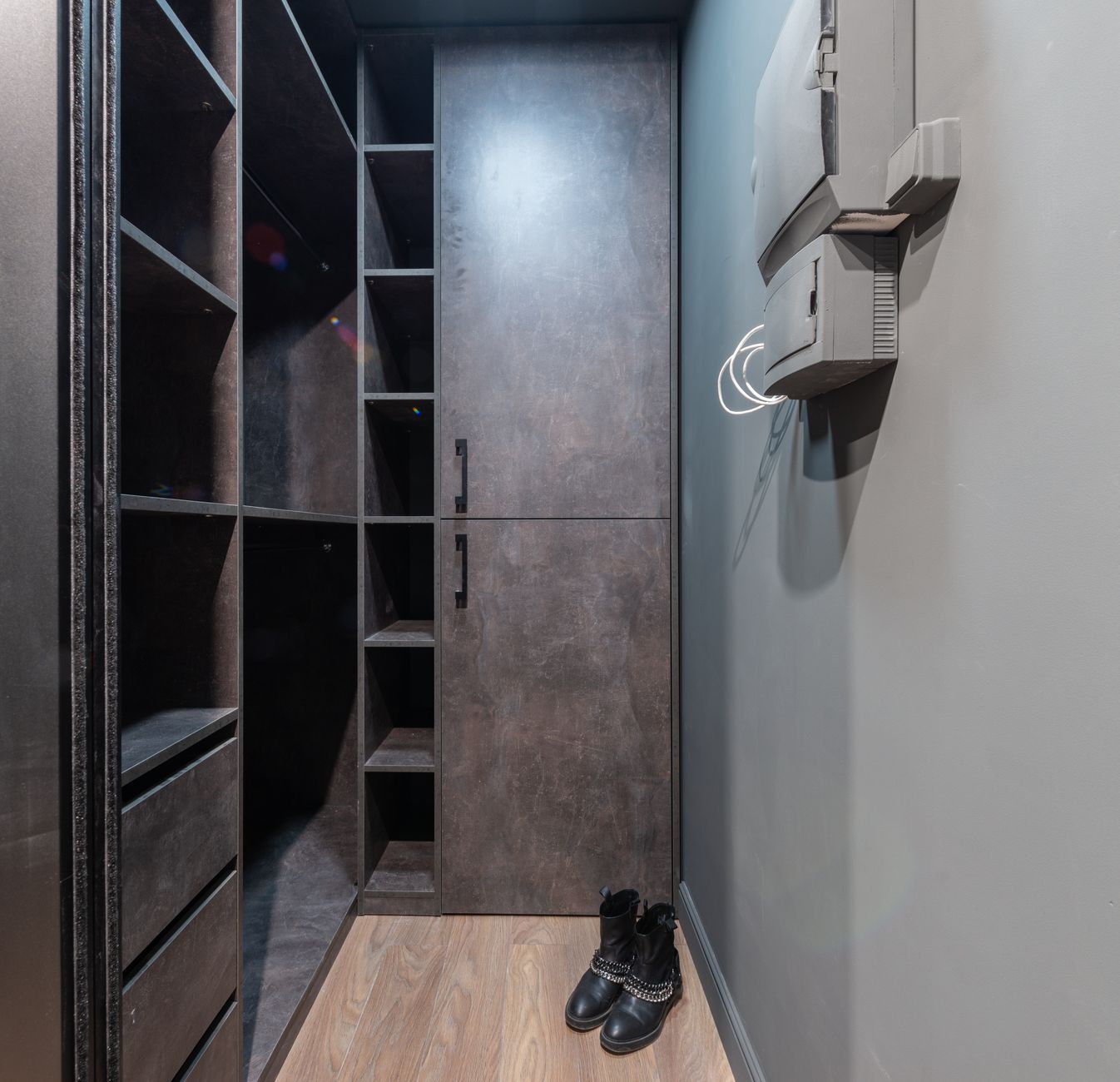 Kleine Wohnung mit cleverem Stauraum einrichten