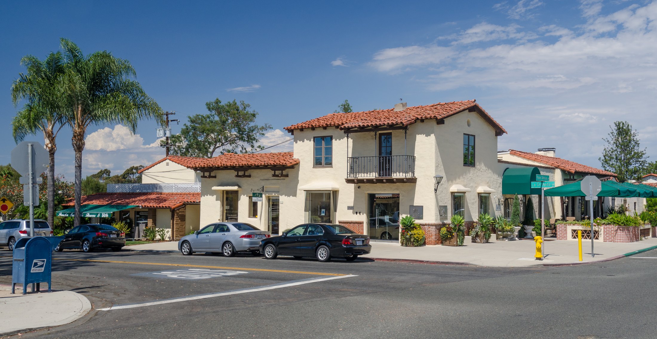 A street in Rancho Santa Fe village