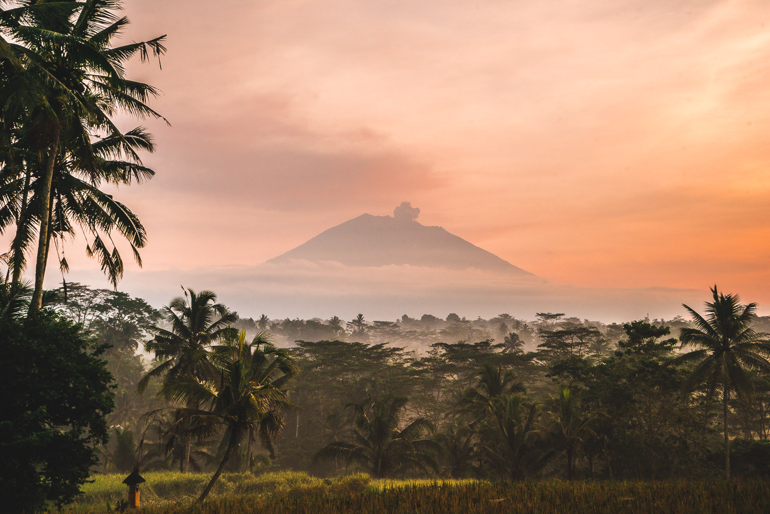Mout Batur vocano with eruption 