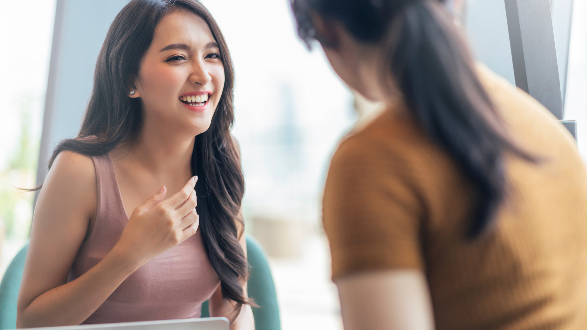Woman explaining her positioning statement during a conversation Woman explaining her positioning statement during a conversation