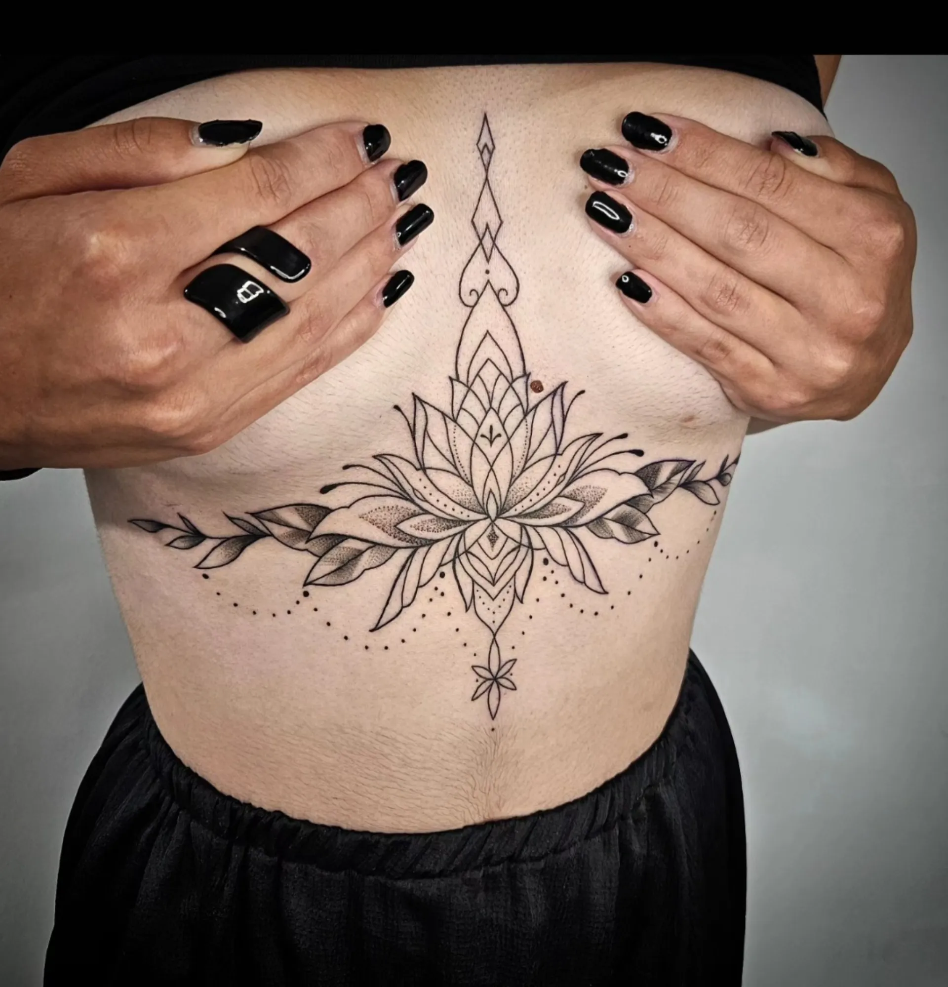 lotusz mellkozep tetovalas budapest