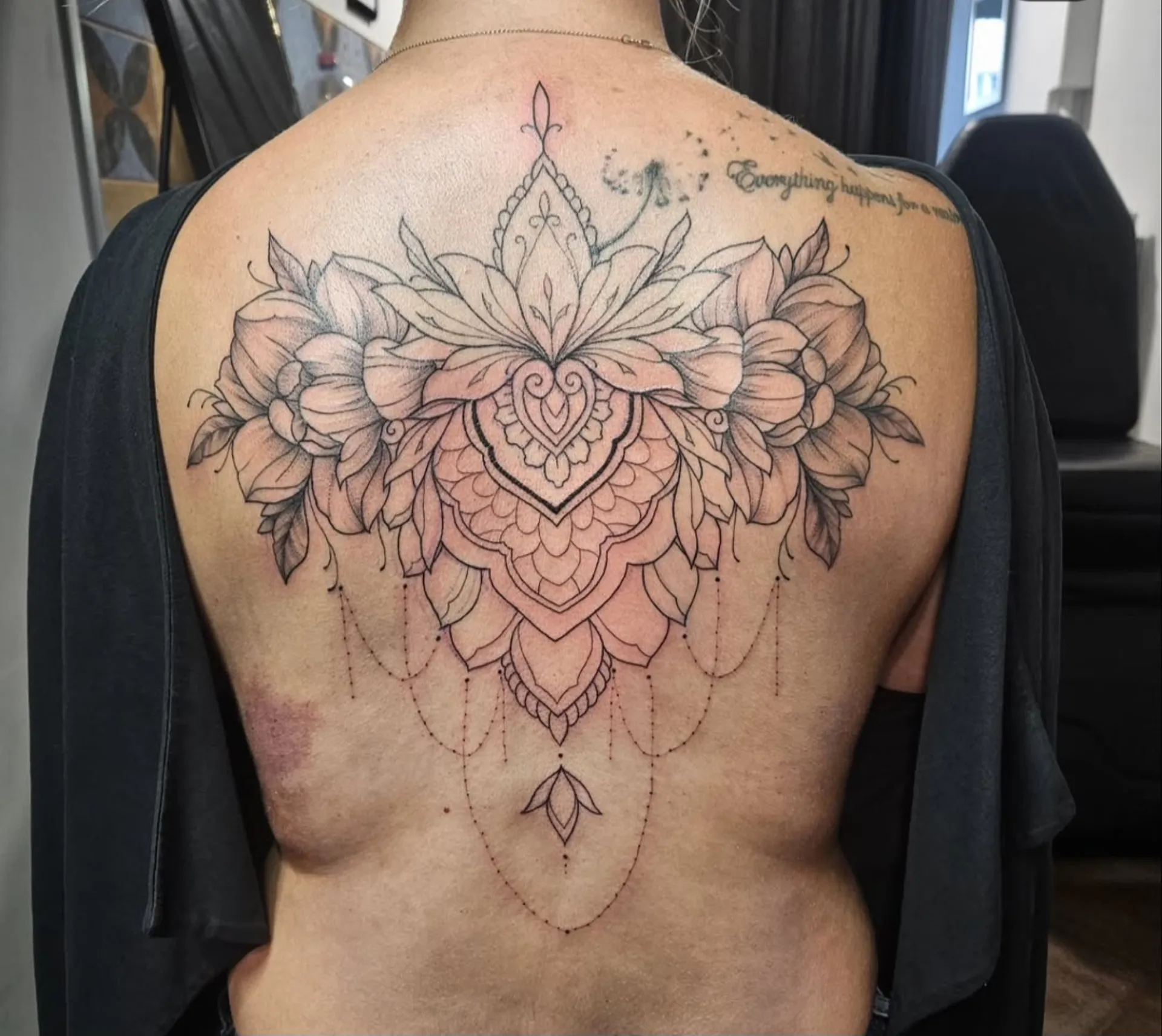 lotusz mintas hat tetovalas budapest