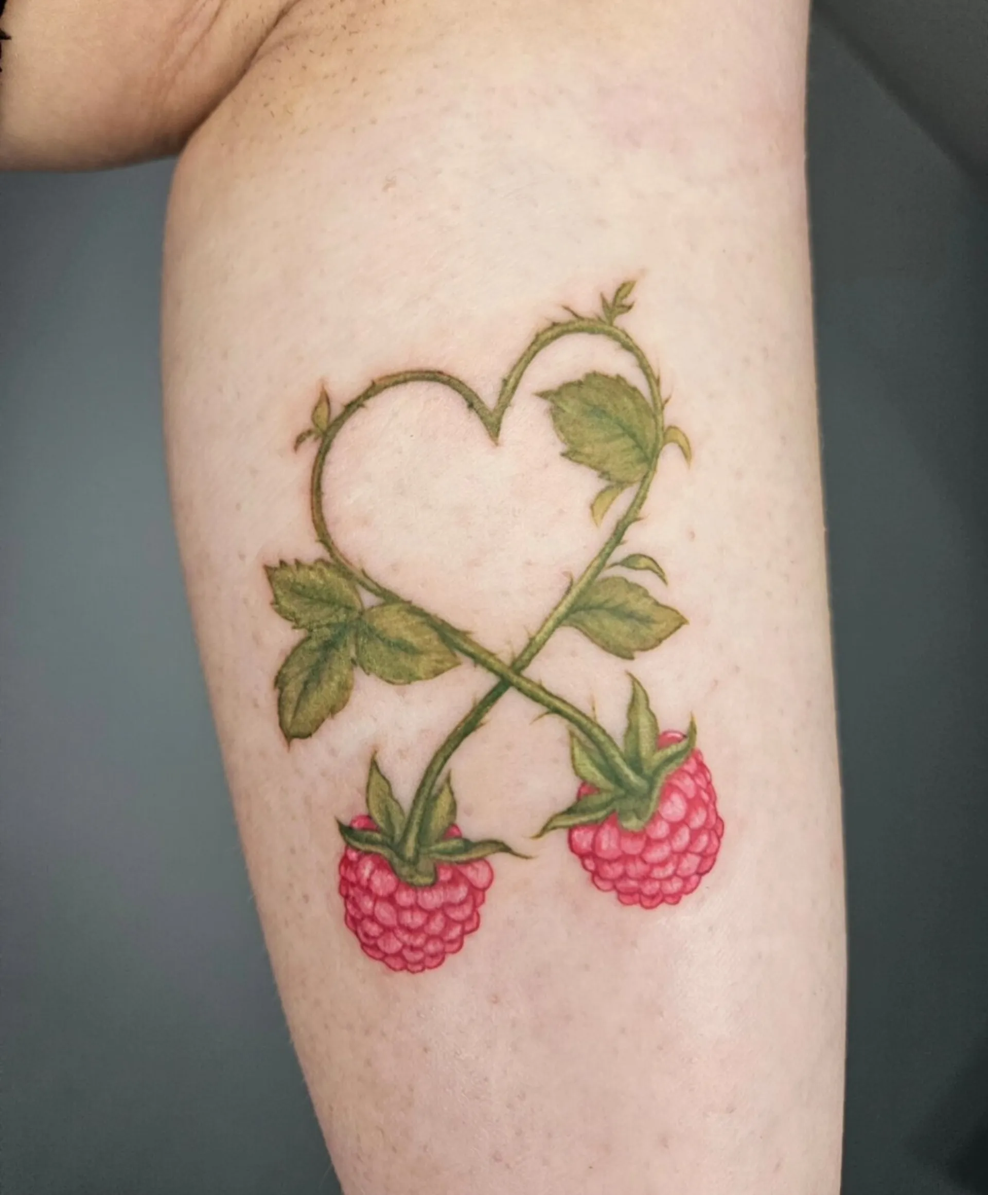 szines cseresznye sziv kar tetovalas budapest