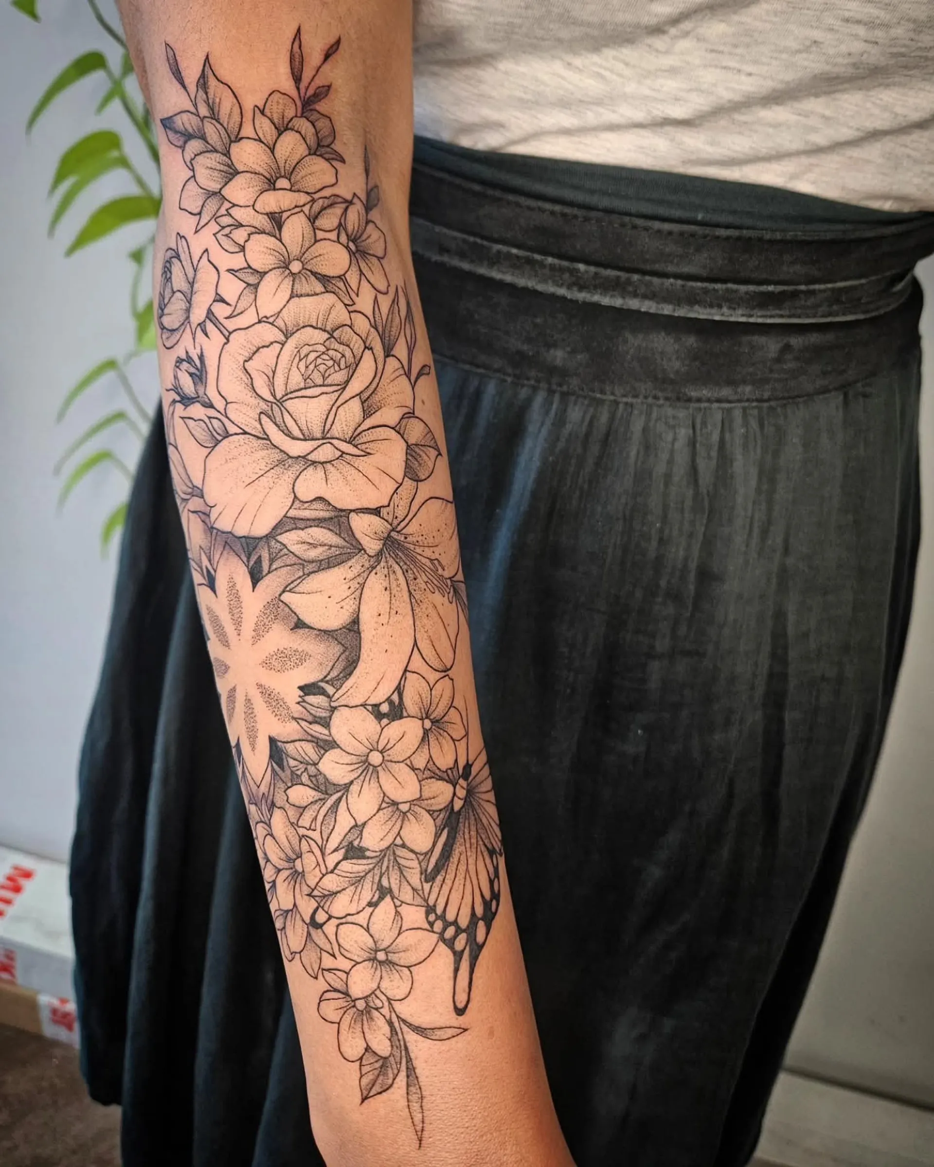 viragos pillangos alkar tetovalas dotwork stilus budapest