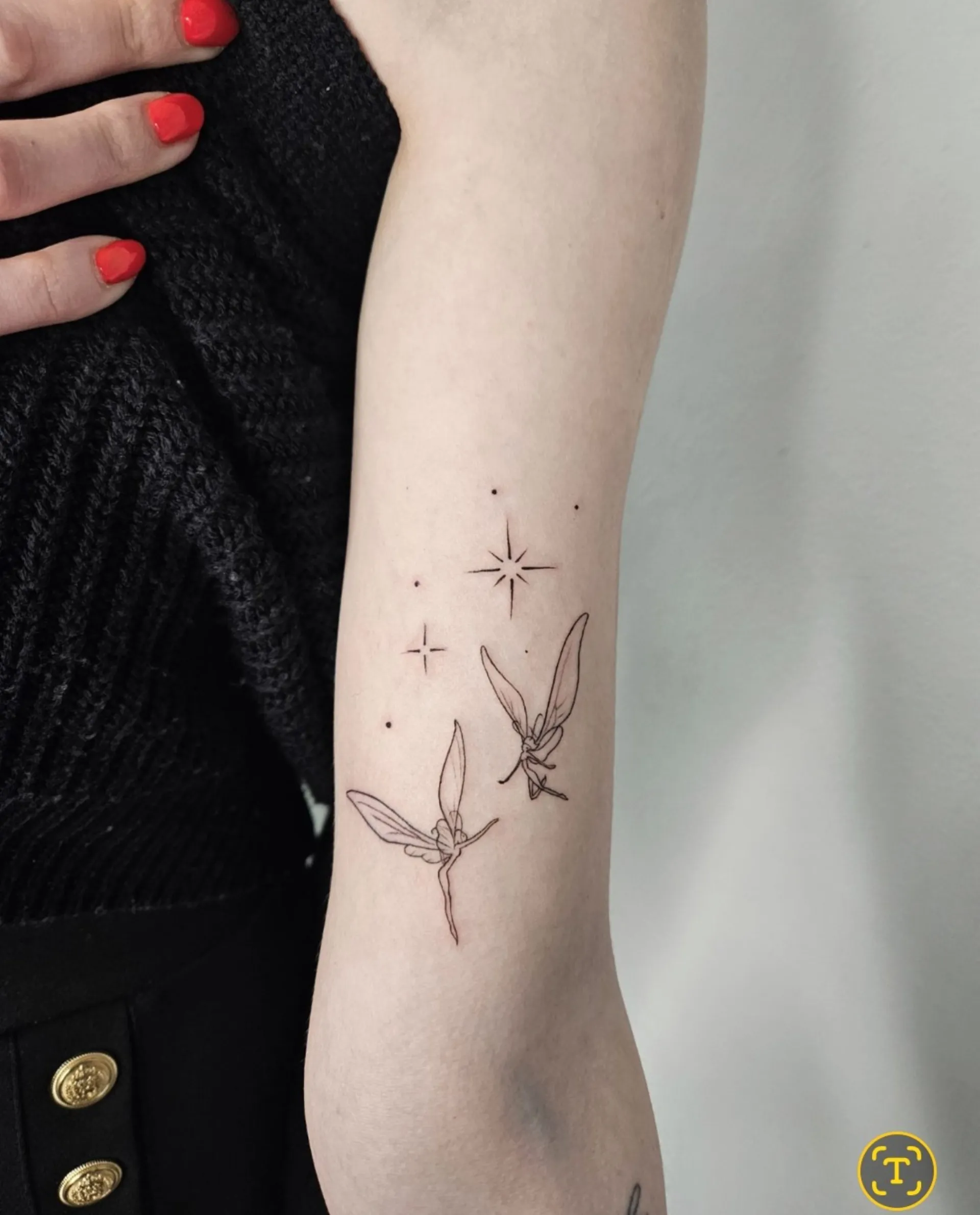 kis csillag tunder felkar tetovalas budapest