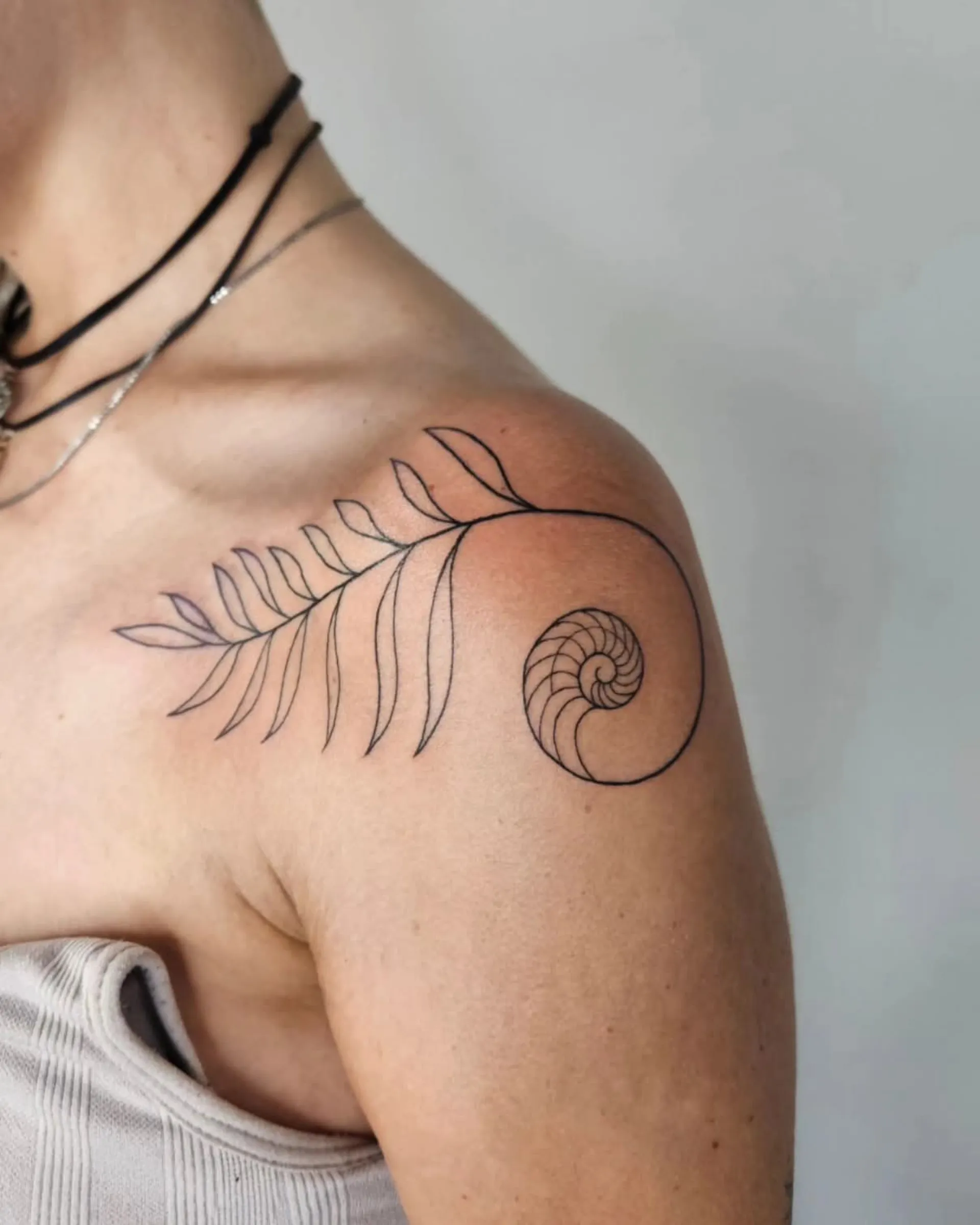 finom vonalas virag vall tetovalas budapest