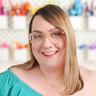 Mona Tóth photographer, cardmaker, creative resources for cardmakers and crafters